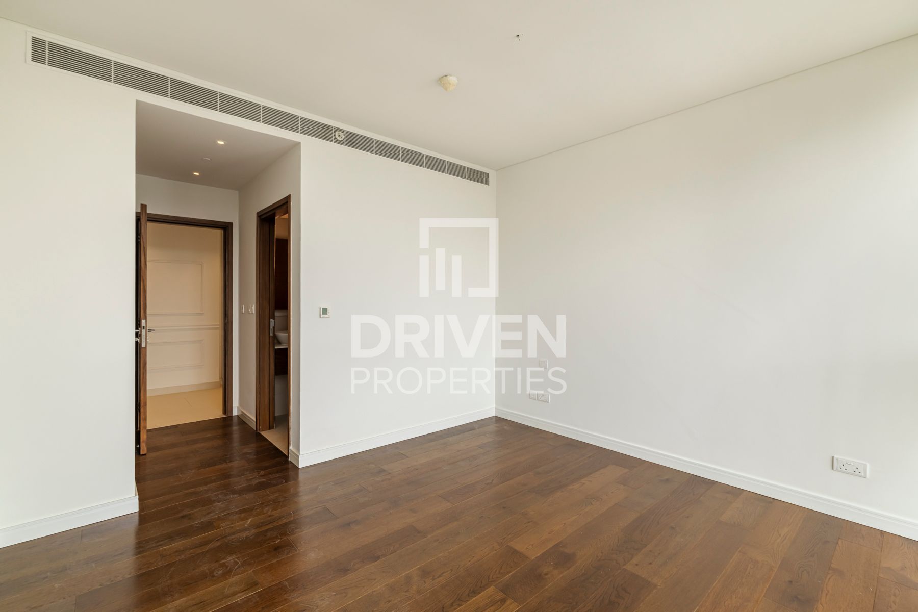 Luxurious Penthouse Vacant with Maid Room