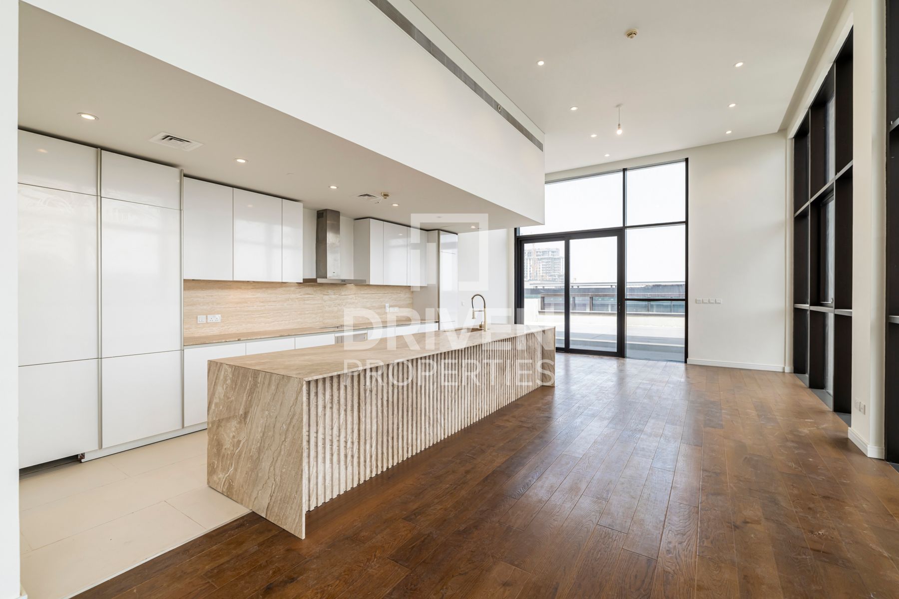 Luxurious Penthouse Vacant with Maid Room