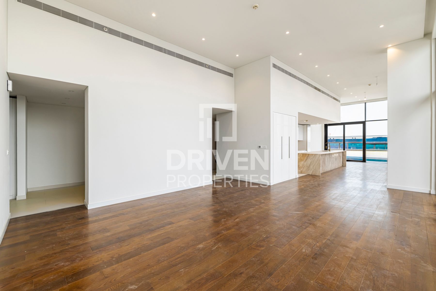 Luxurious Penthouse Vacant with Maid Room