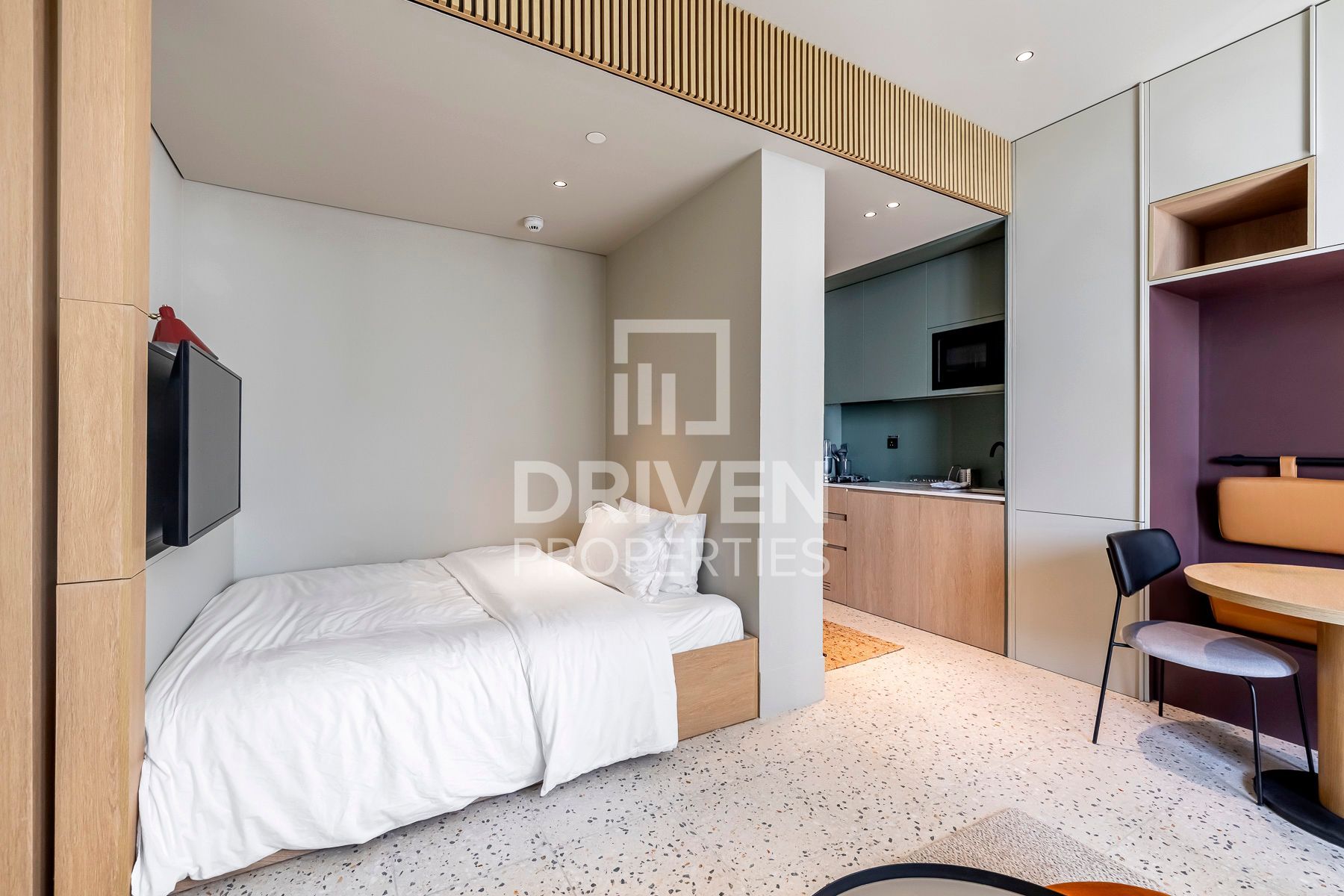 Furnished Studio High Floor Tenanted