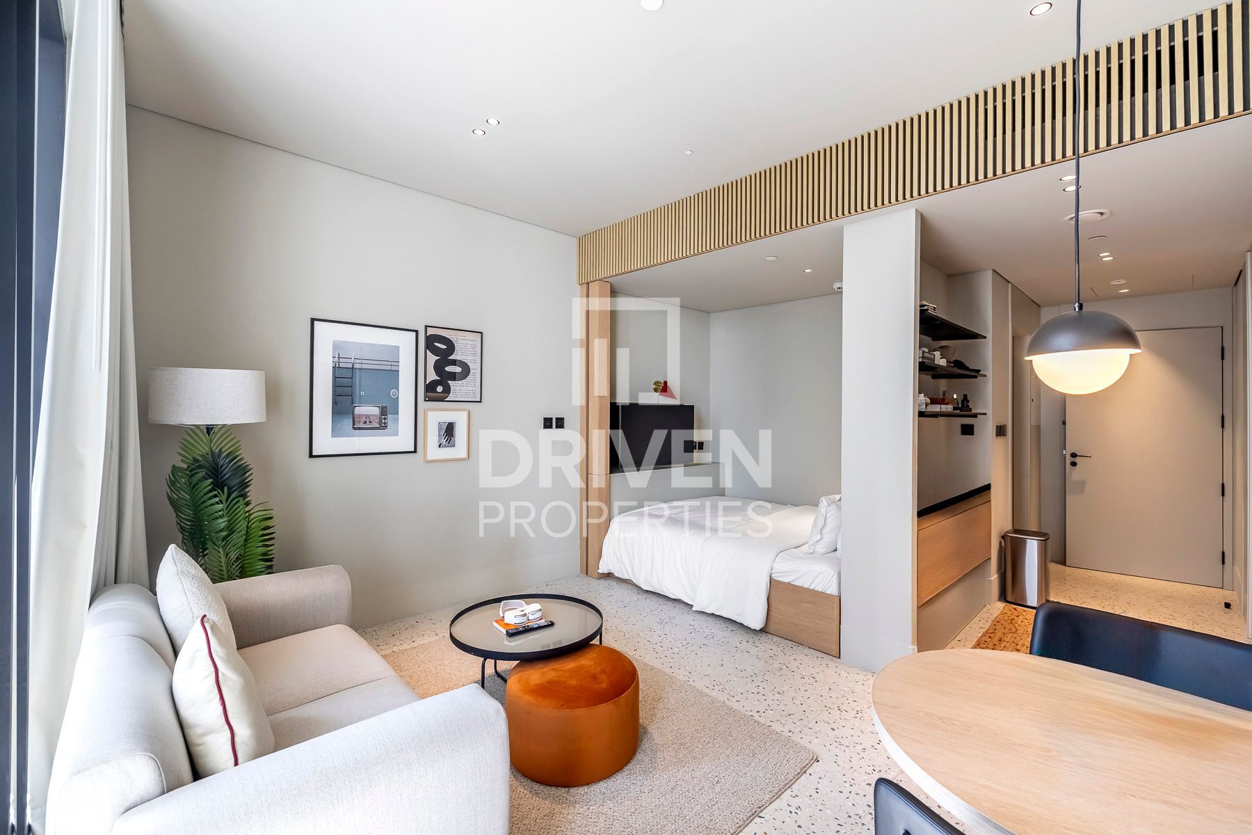 Furnished Studio High Floor Tenanted