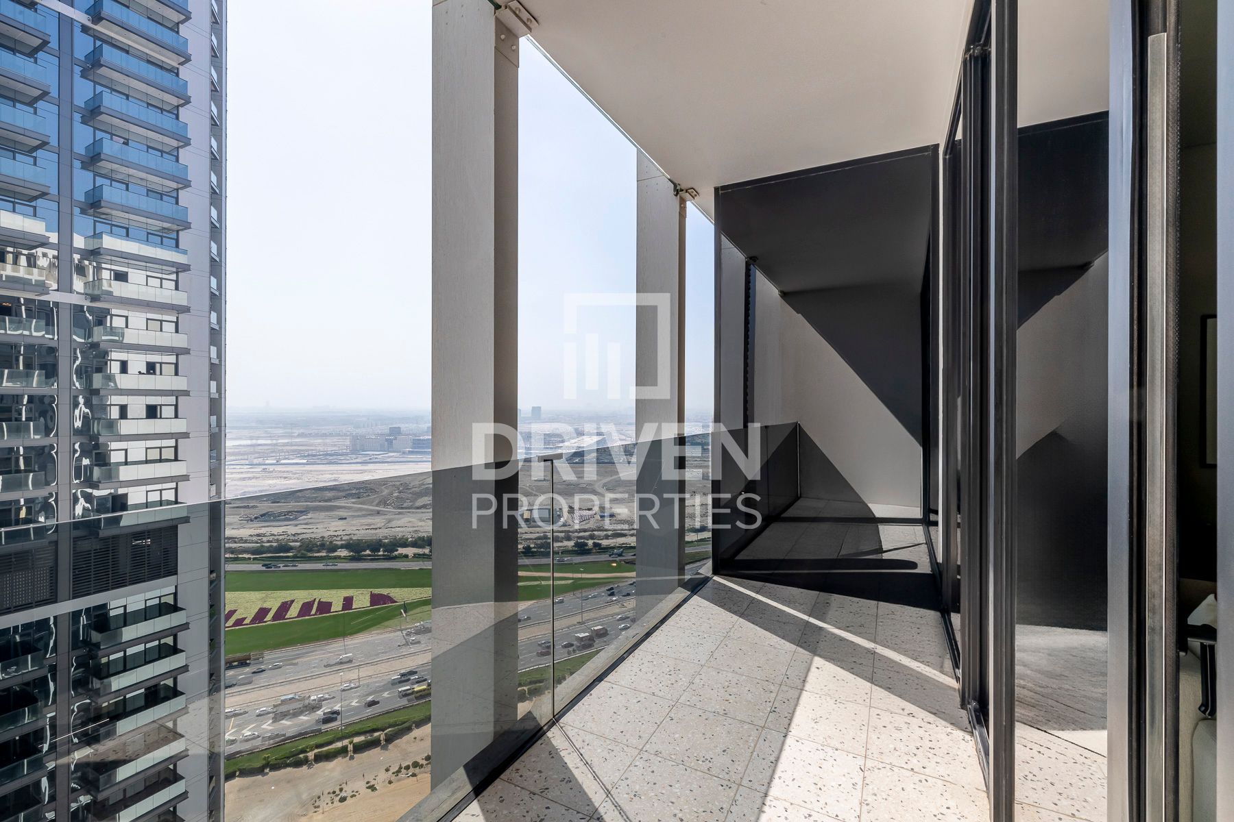 Furnished Studio High Floor Tenanted