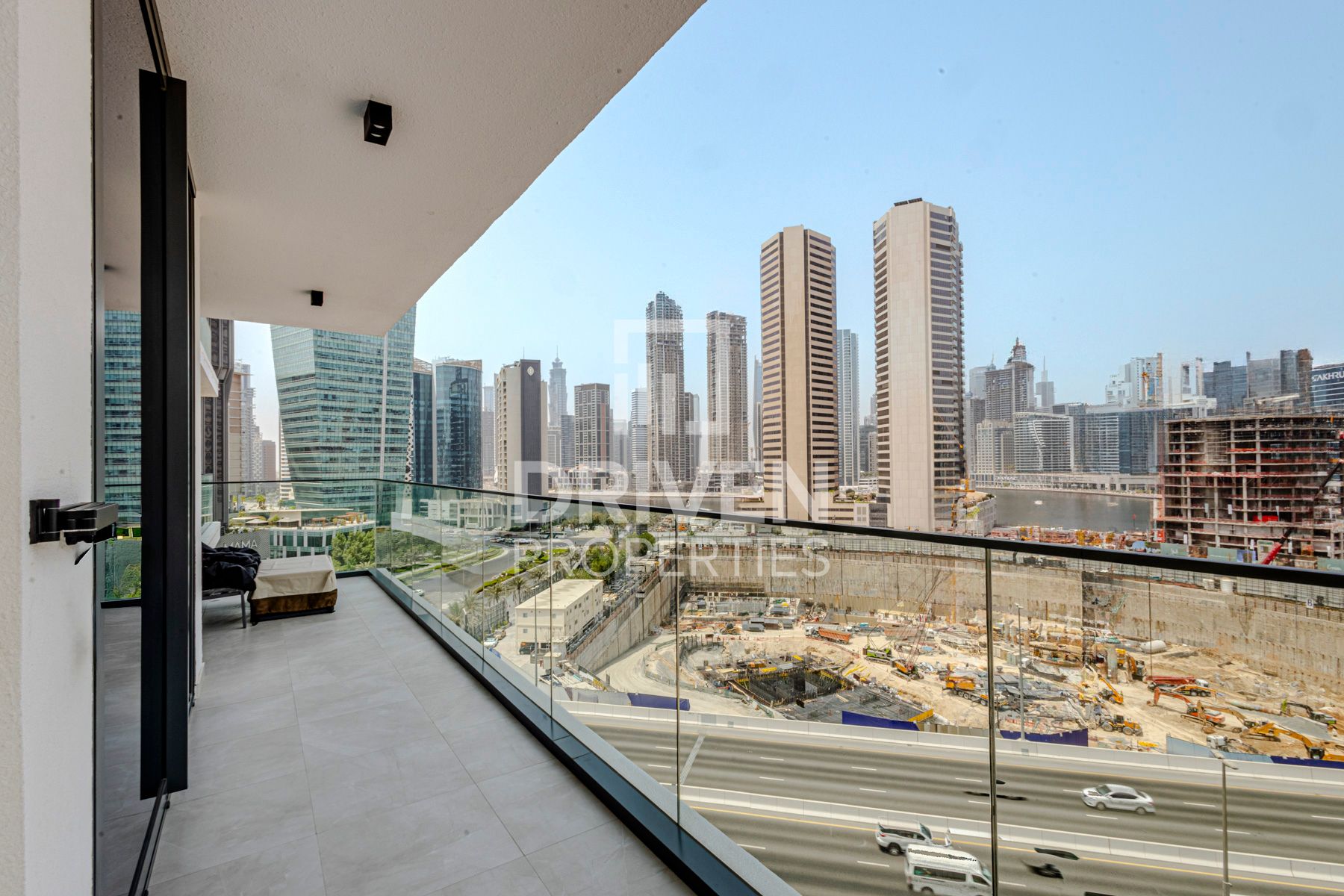 Fully Furnished Spacious Layout Upgraded