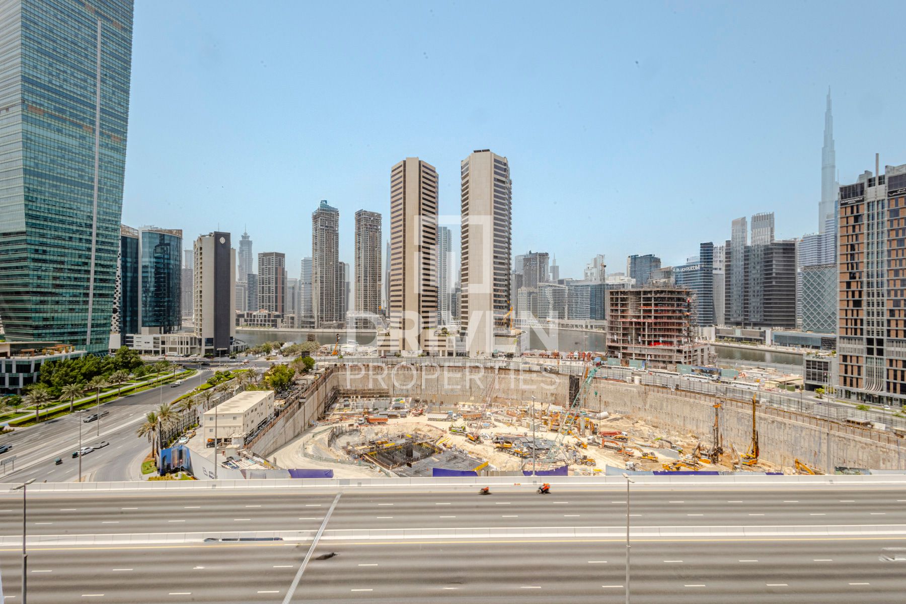 Fully Furnished Spacious Layout Upgraded