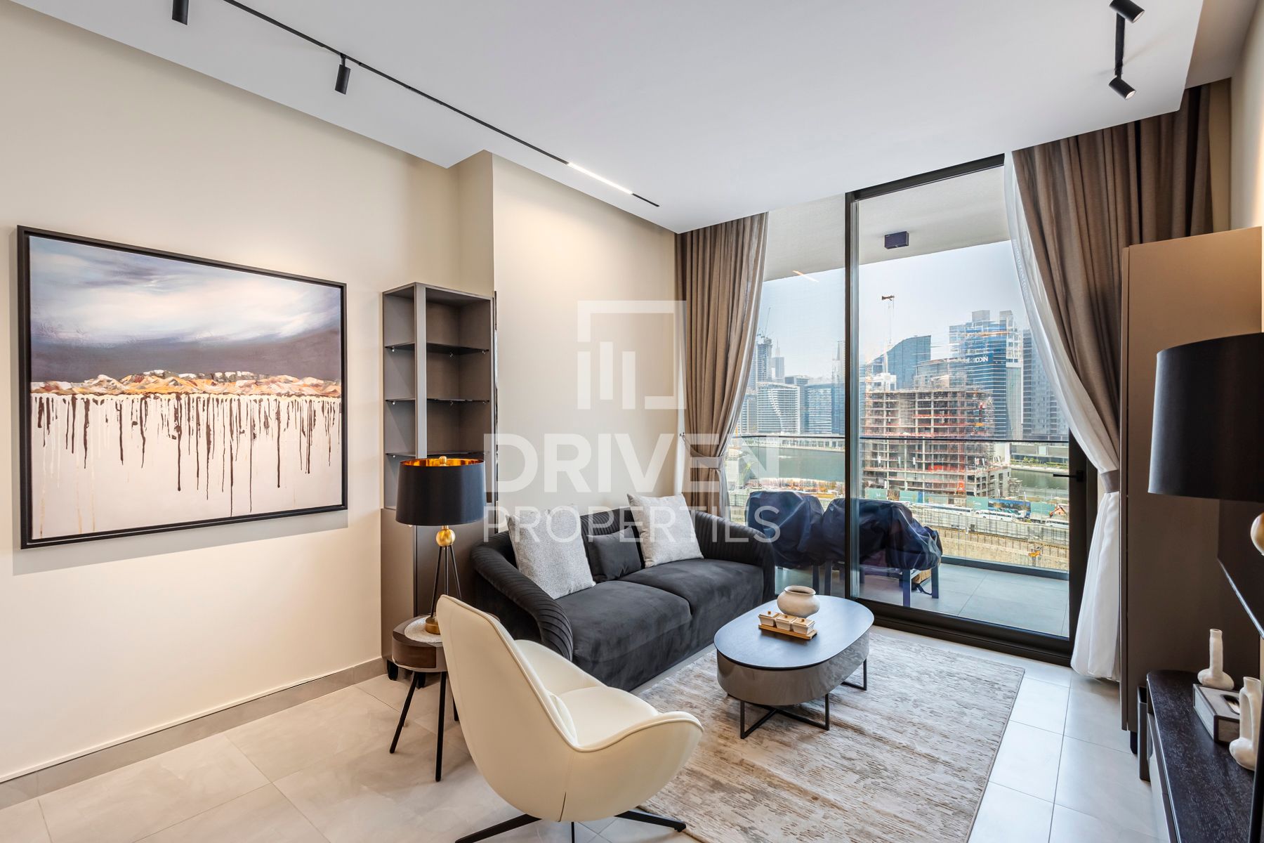 Fully Furnished Spacious Layout Upgraded