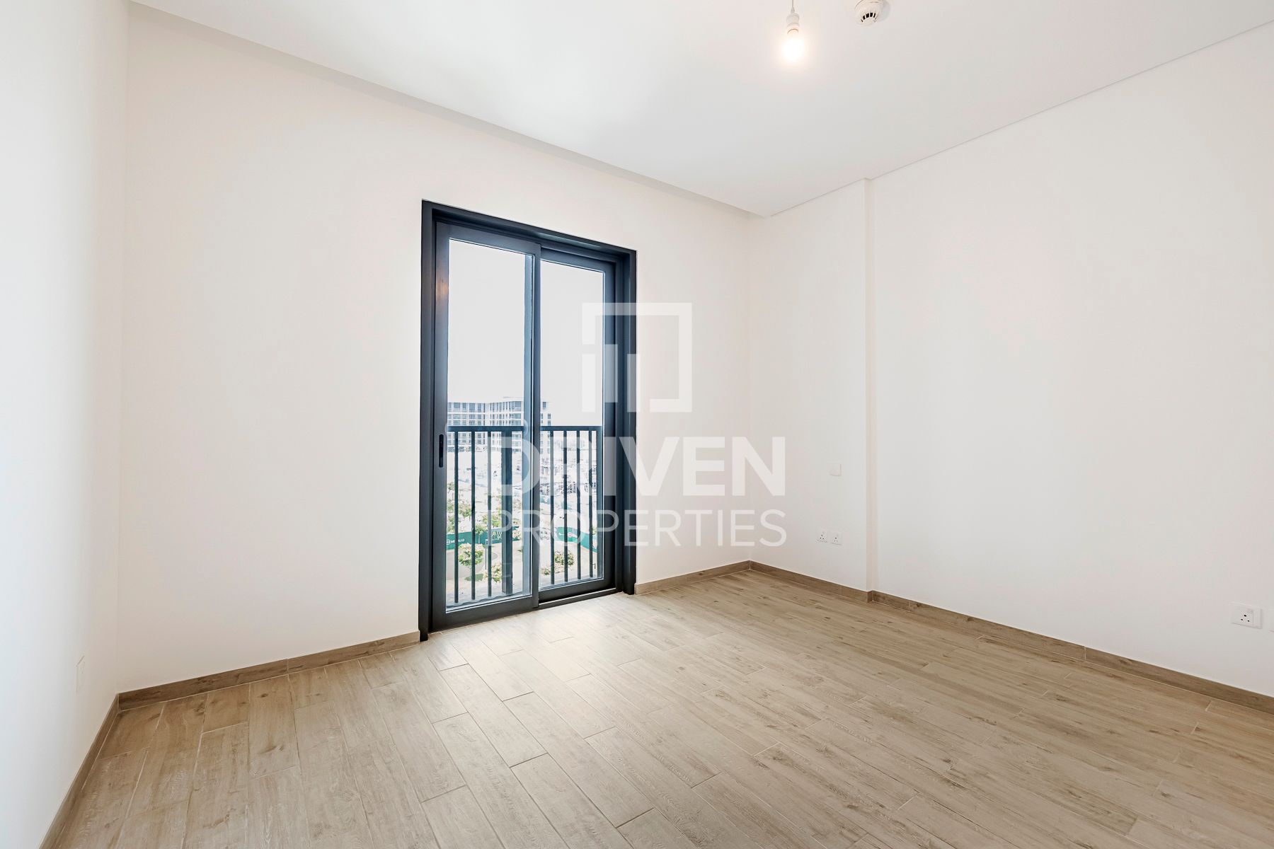 Large Layout Park View Ready to Move in