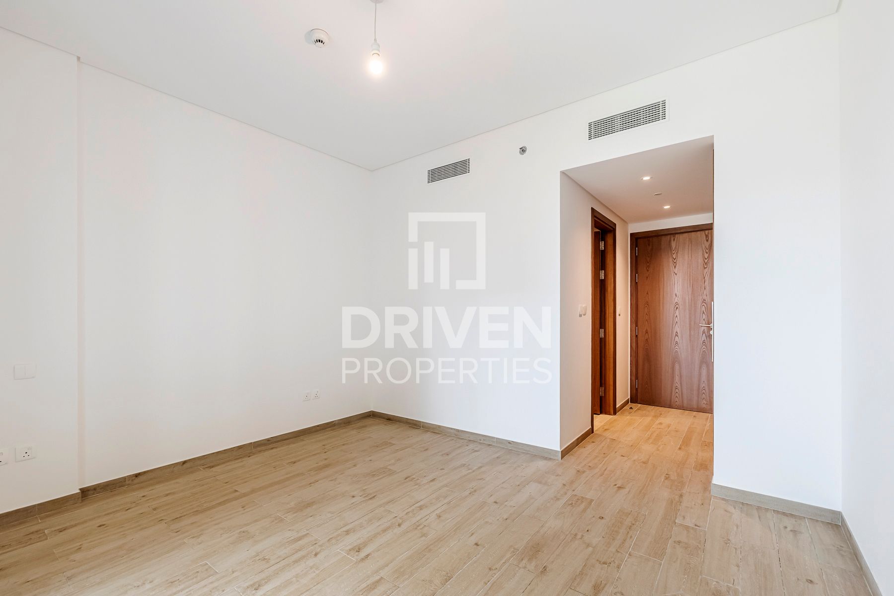 Large Layout Park View Ready to Move in