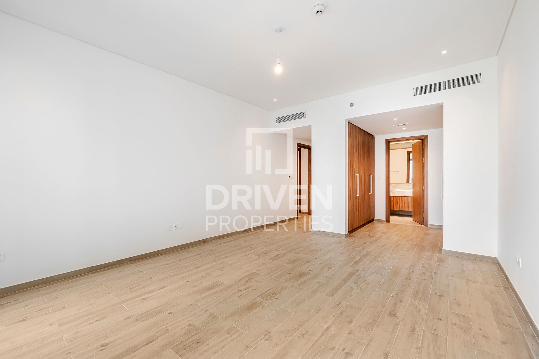 Large Layout Park View Ready to Move in