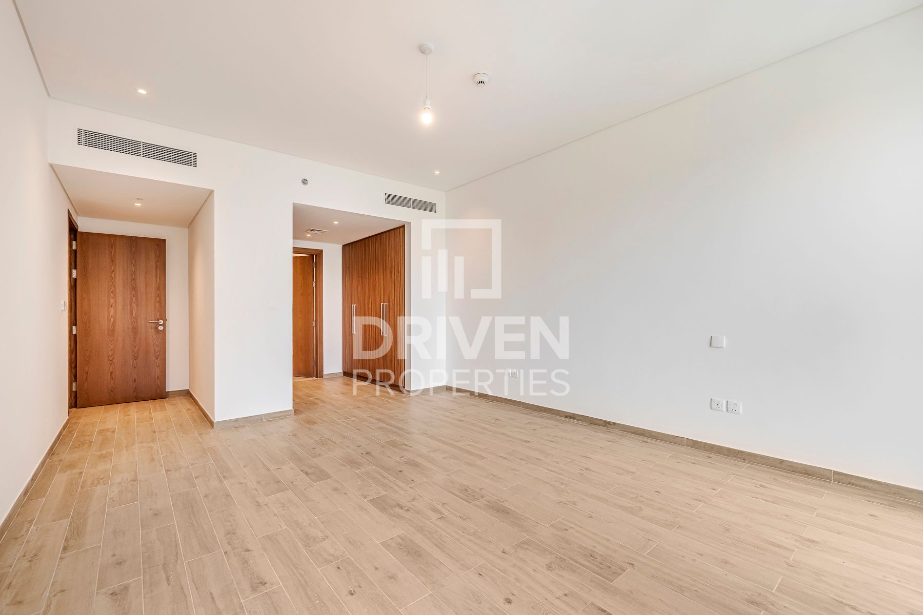 Large Layout Park View Ready to Move in