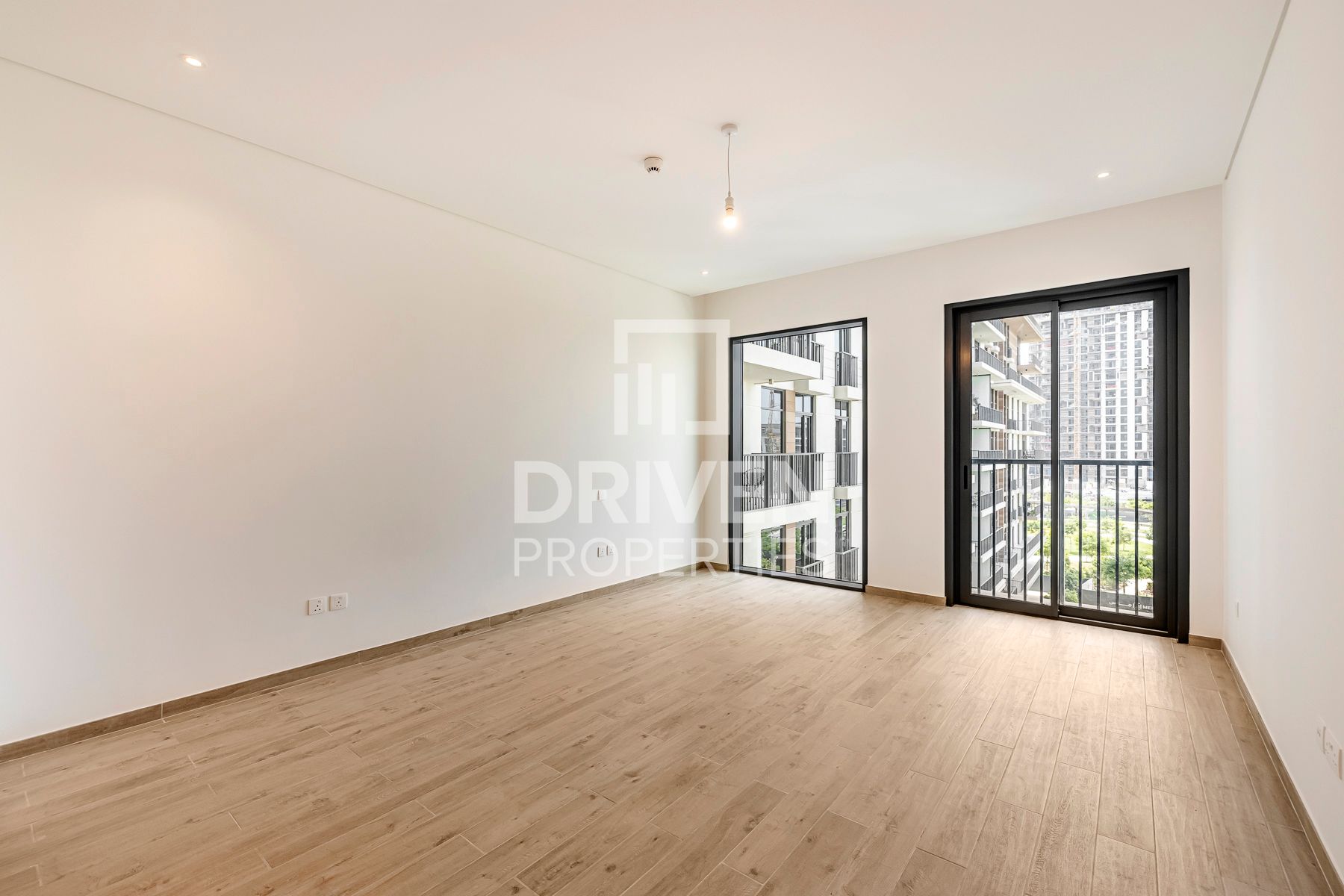 Large Layout Park View Ready to Move in