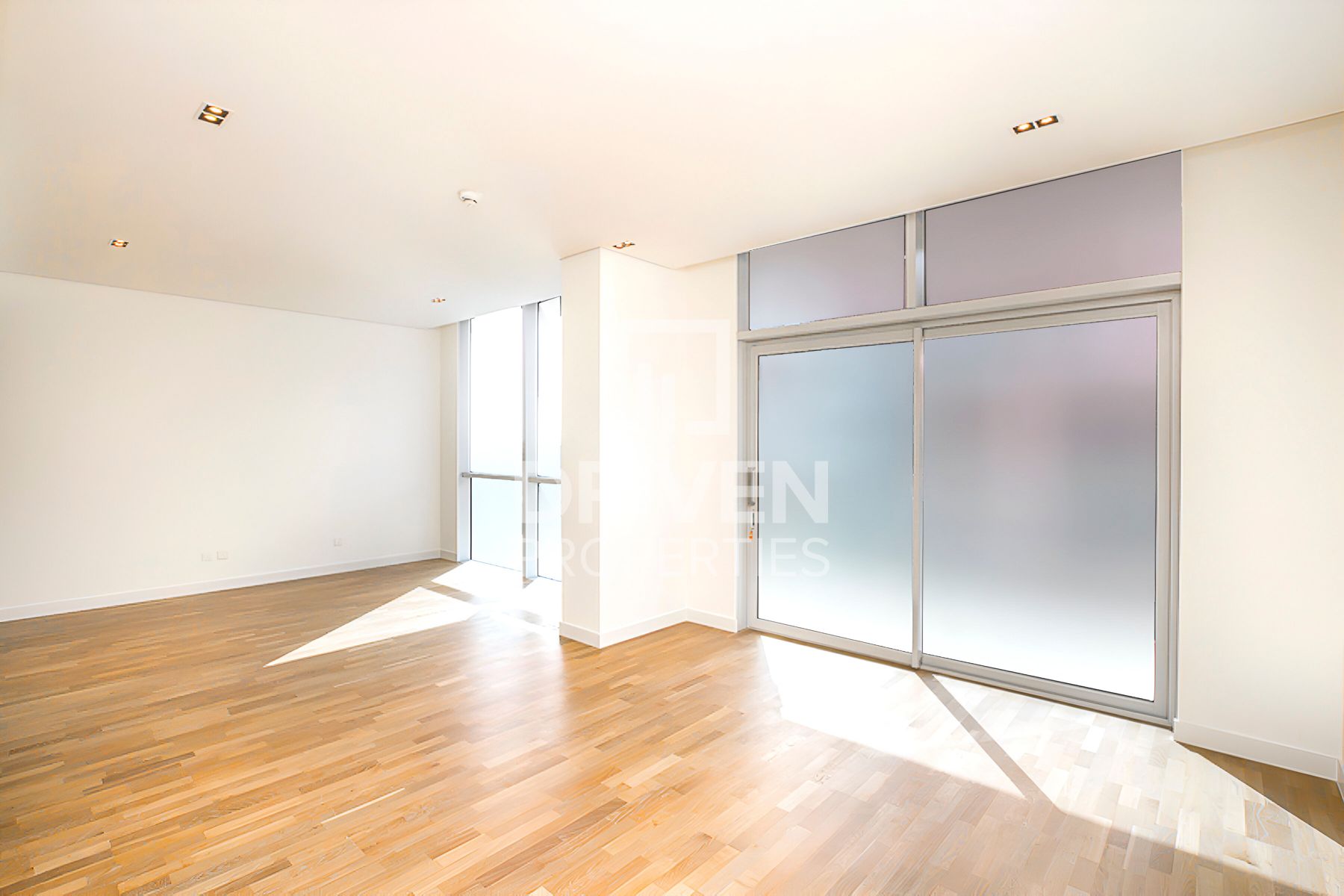 Vacant Courtyard View Well Maintained