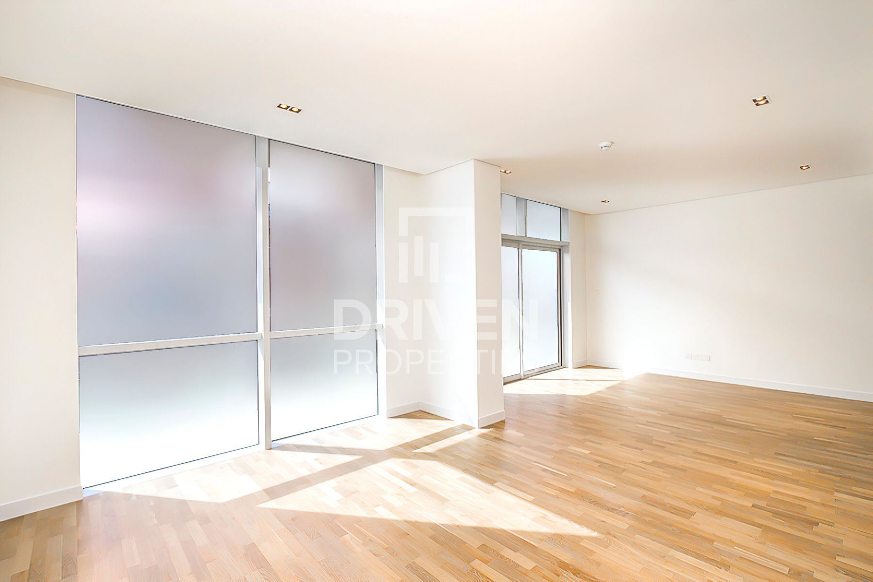 Vacant Courtyard View Well Maintained