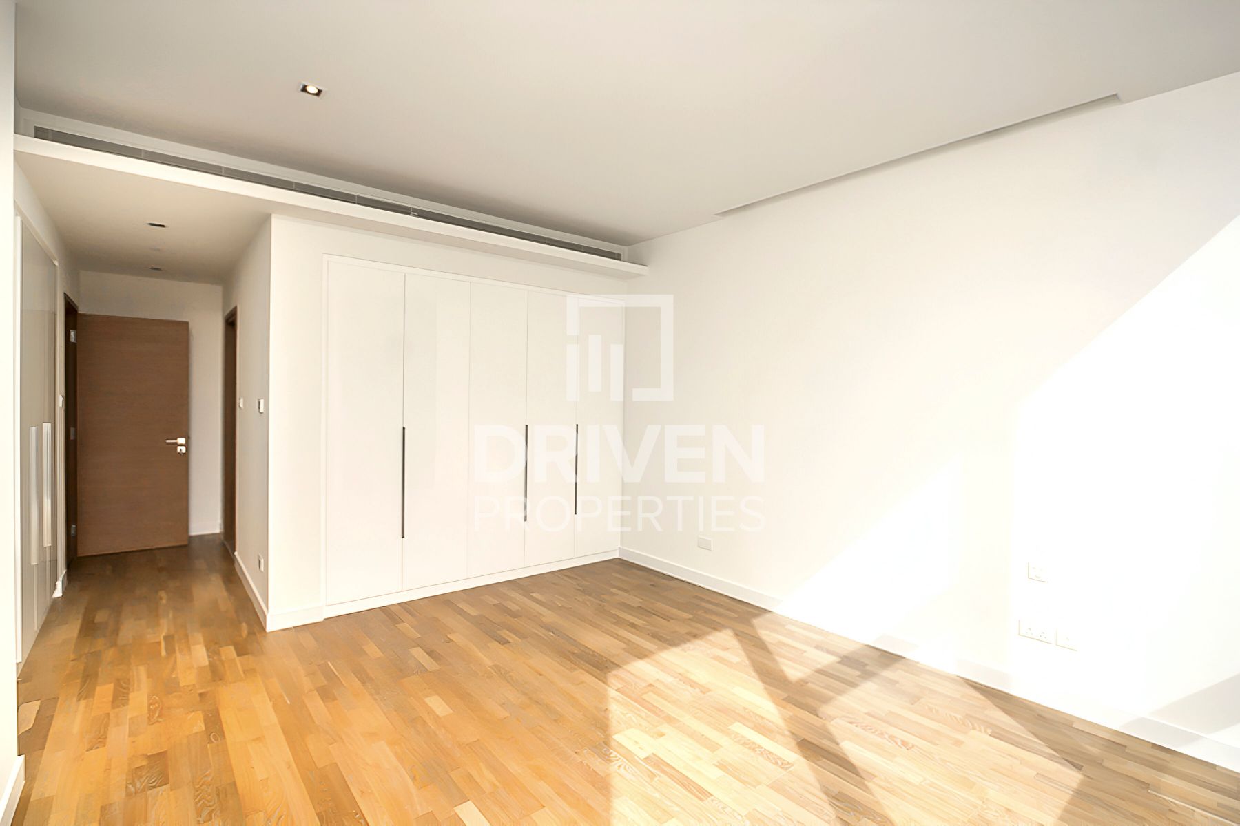 Vacant Courtyard View Well Maintained