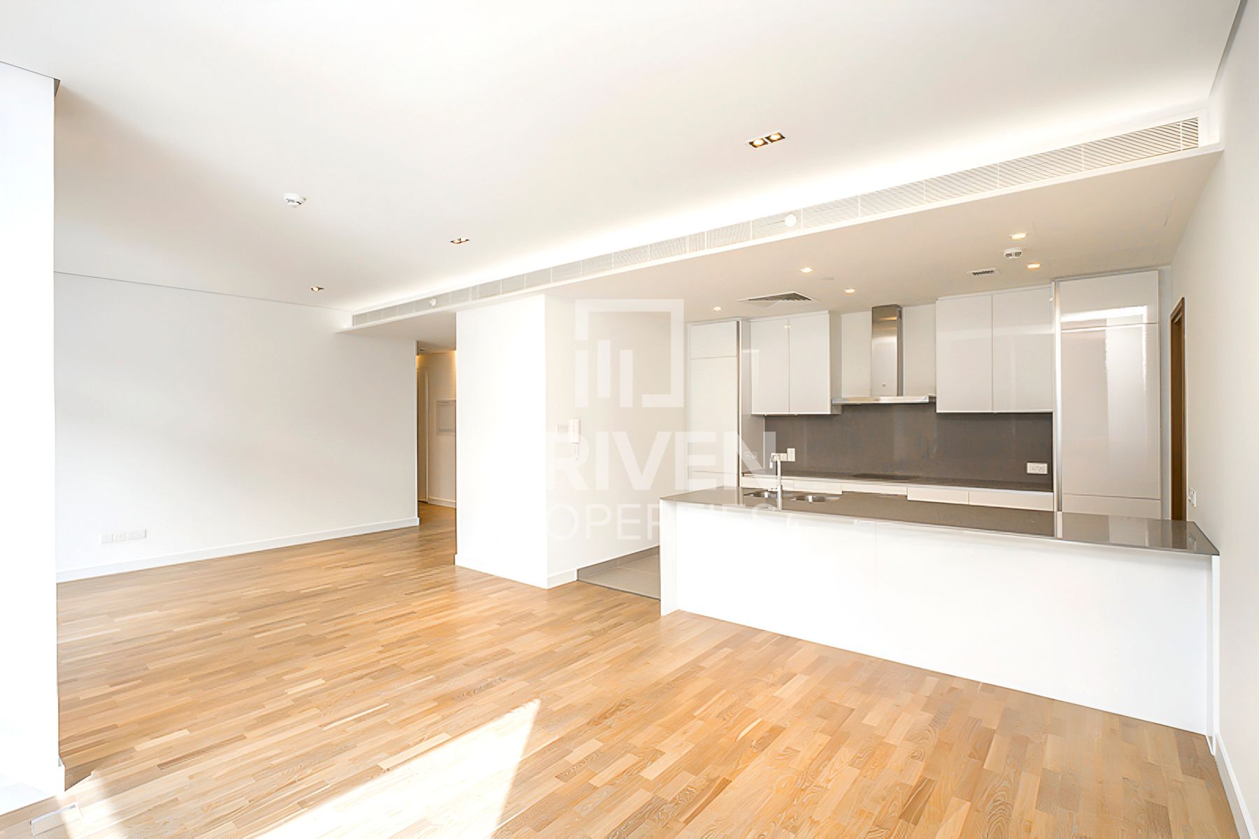 Vacant Courtyard View Well Maintained