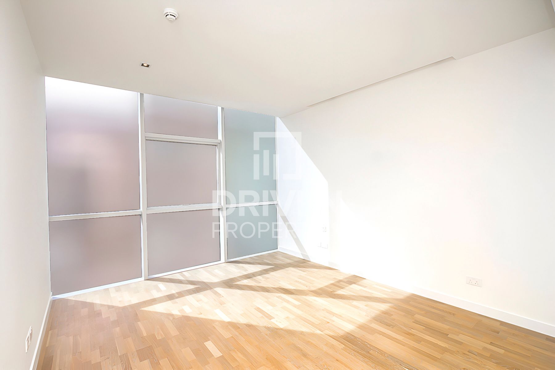 Vacant Courtyard View Well Maintained