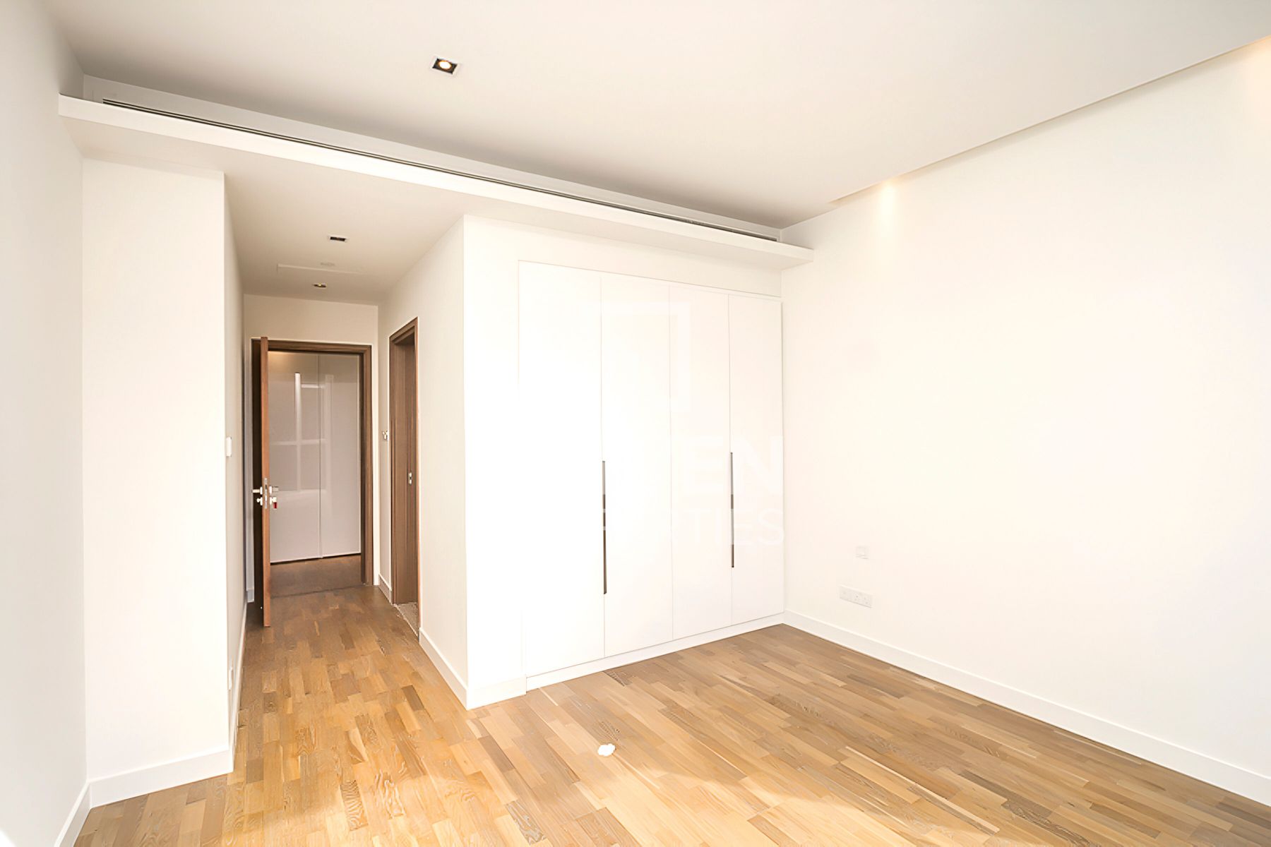 Vacant Courtyard View Well Maintained