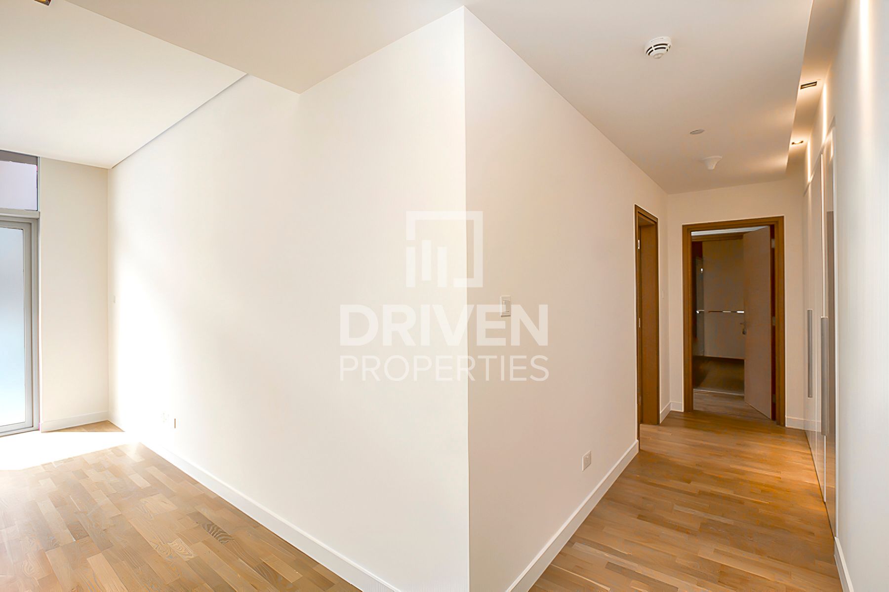 Vacant Courtyard View Well Maintained