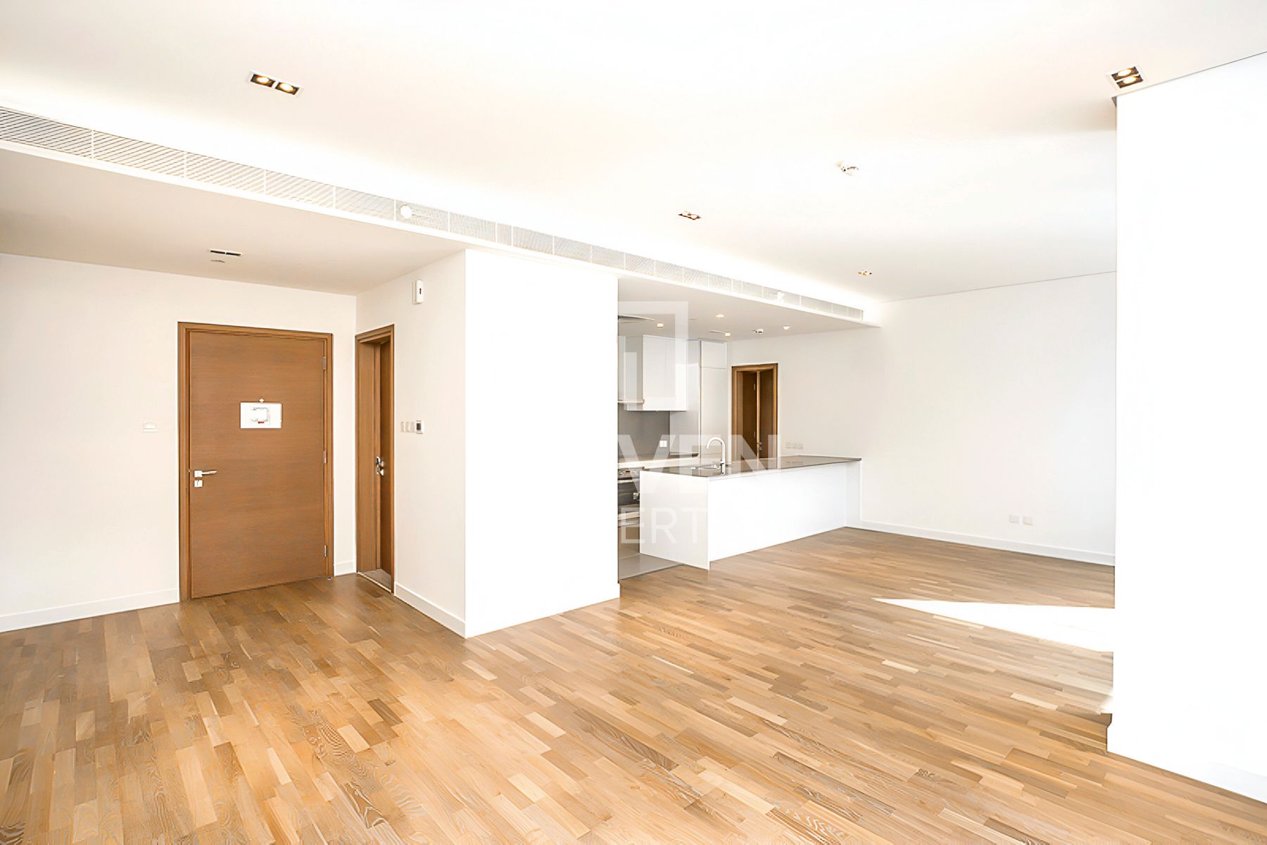 Vacant Courtyard View Well Maintained