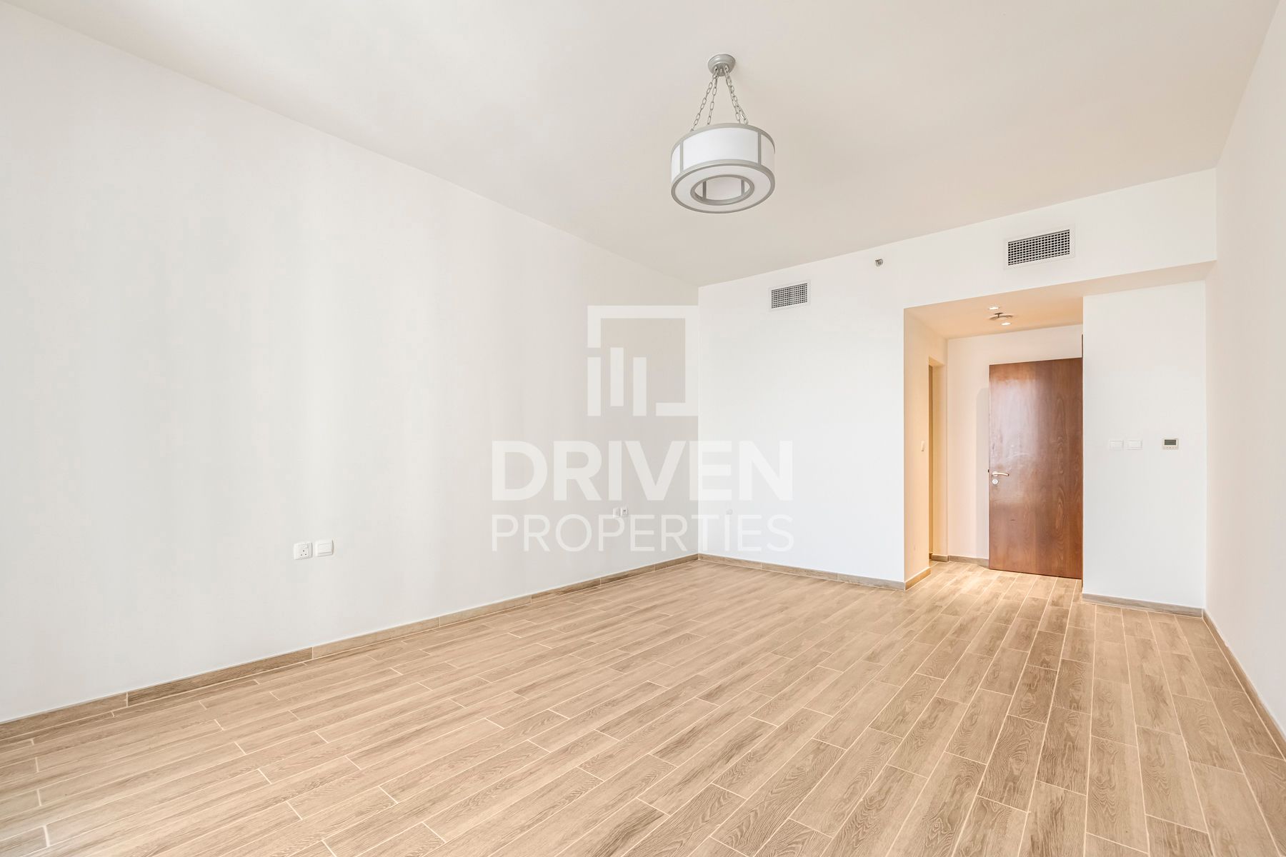 Brand New Upper Level Living Ready to Move in