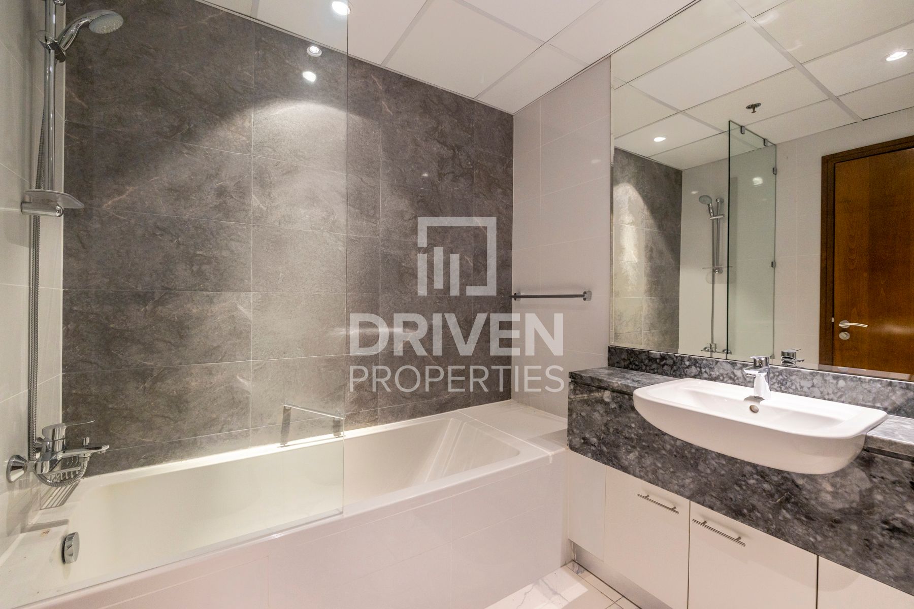 Brand New Upper Level Living Ready to Move in