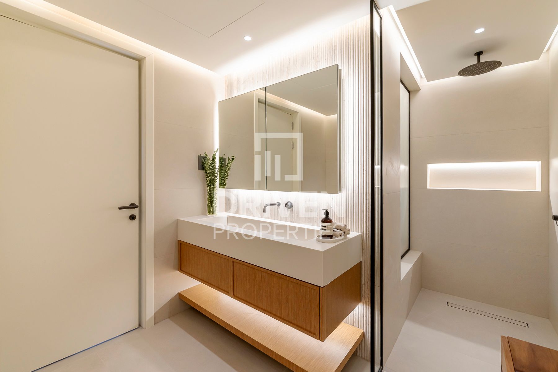 Ready to Move In Fully Upgraded and Furnished