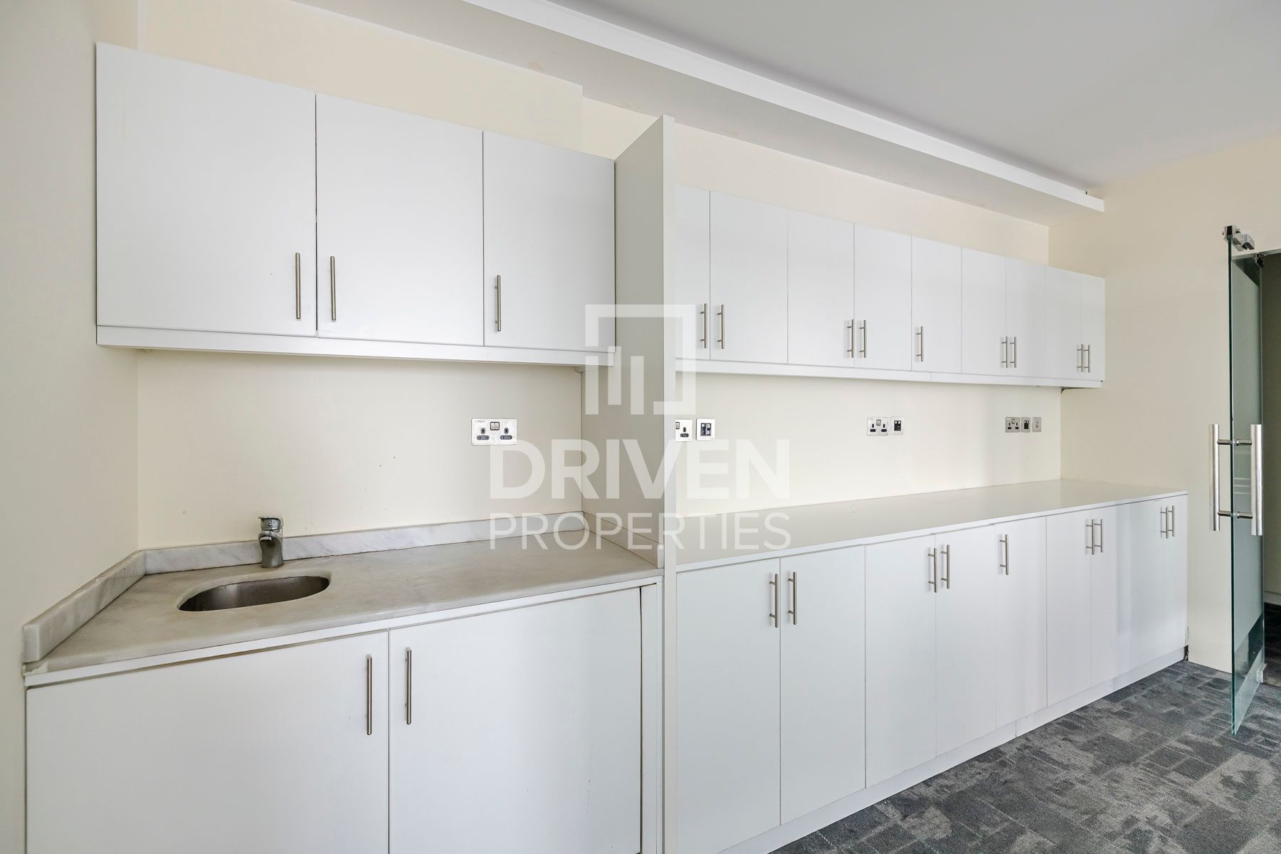 Ready to move in Prime Location Close to Metro