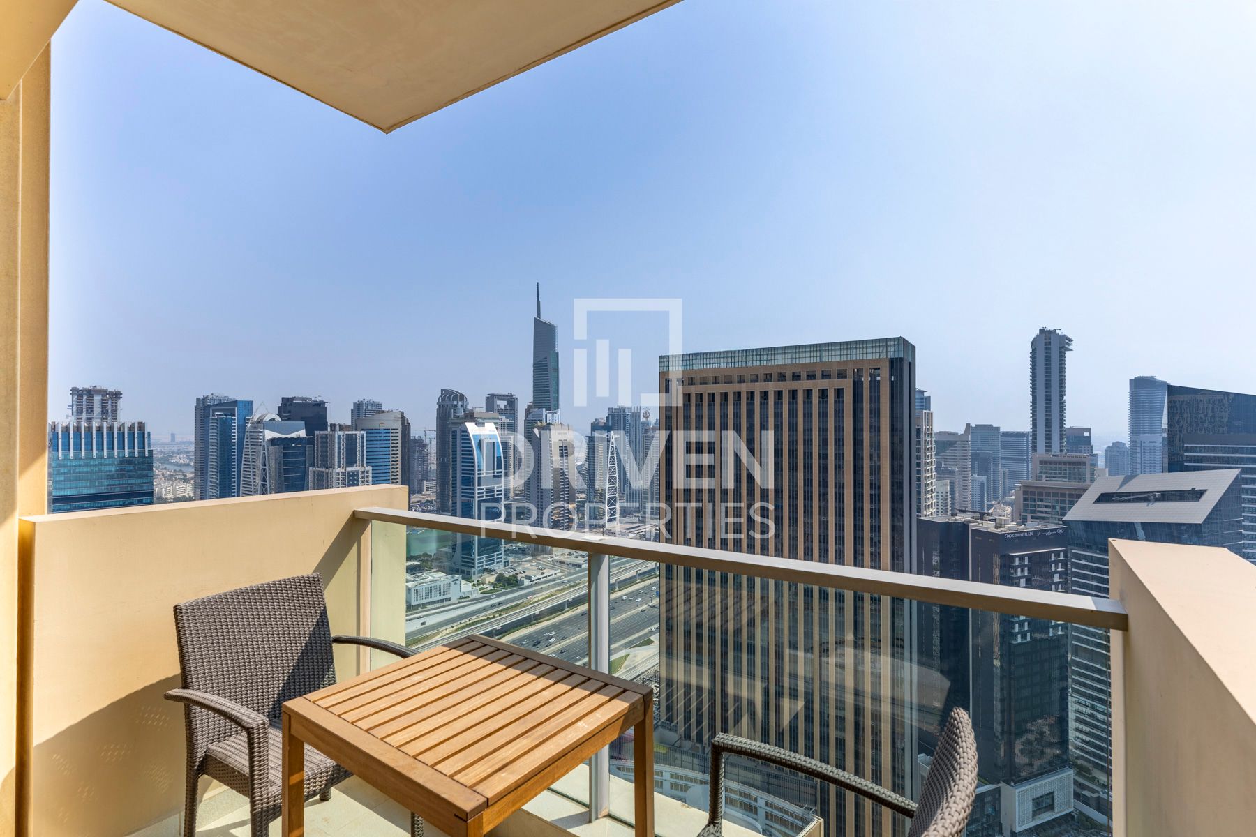 Furnished Ready to move in High Floor