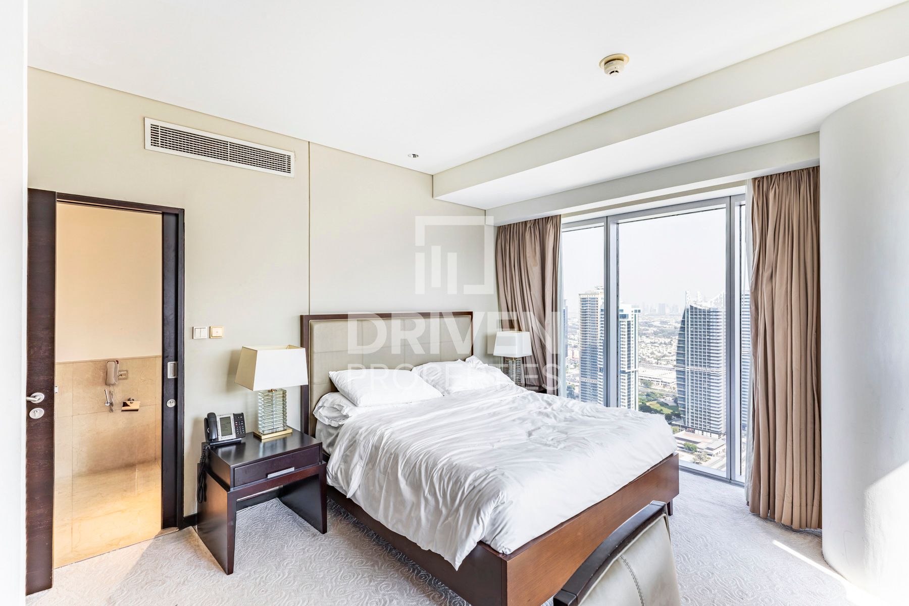 Furnished Ready to move in High Floor