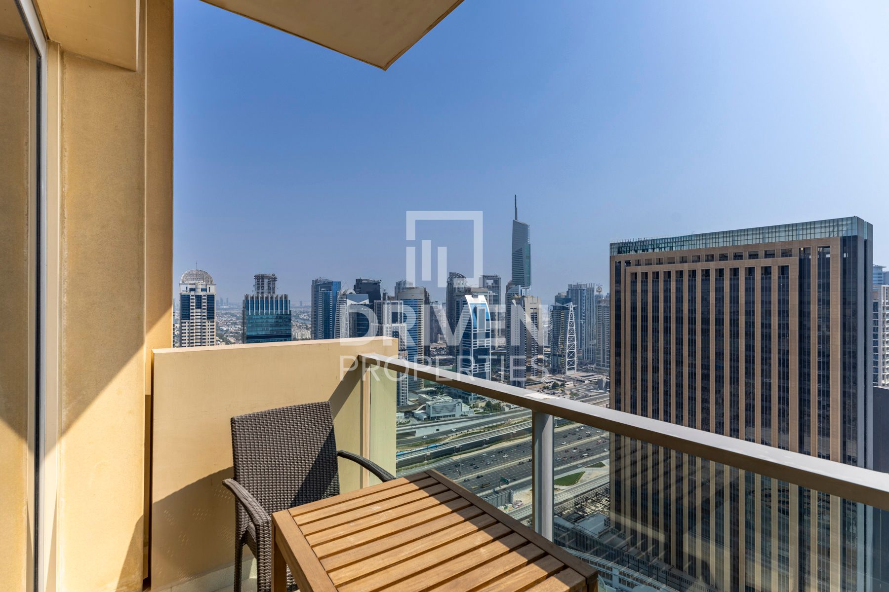 Furnished Ready to move in High Floor