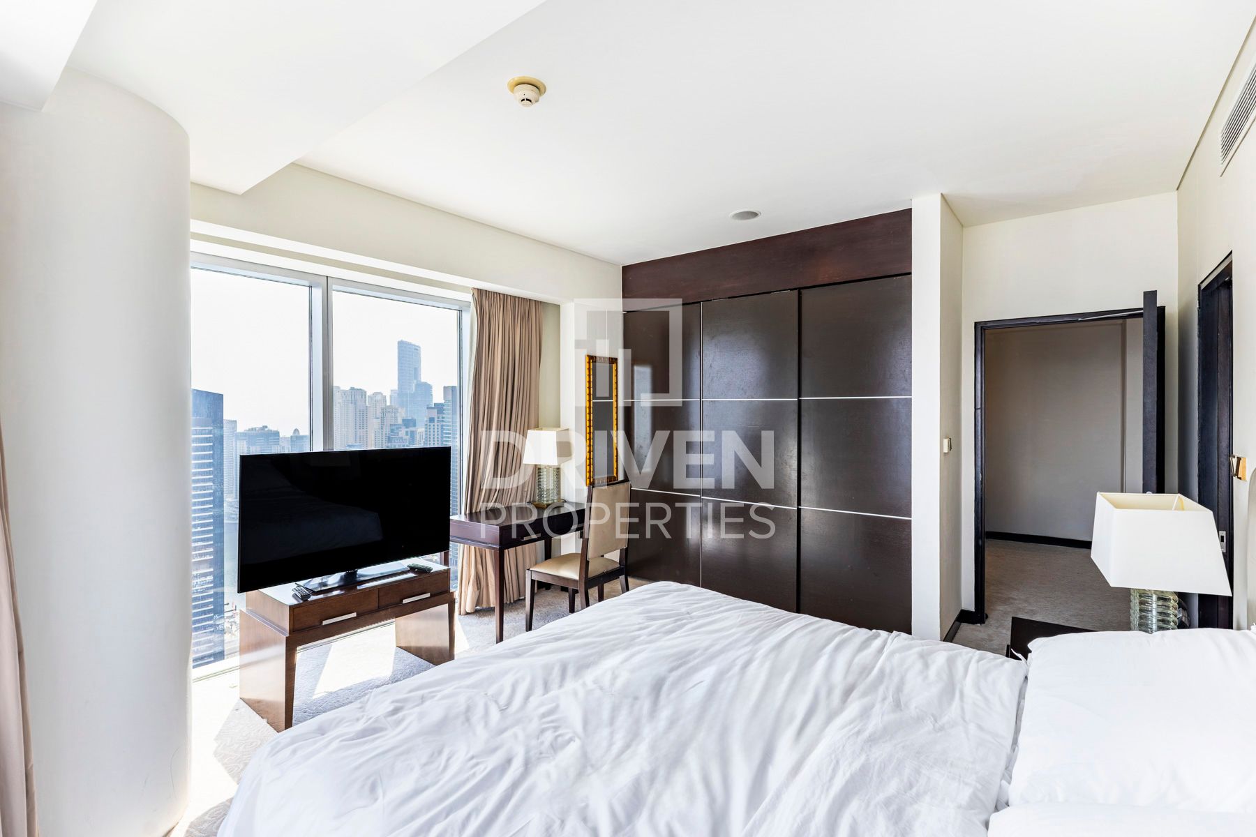 Furnished Ready to move in High Floor