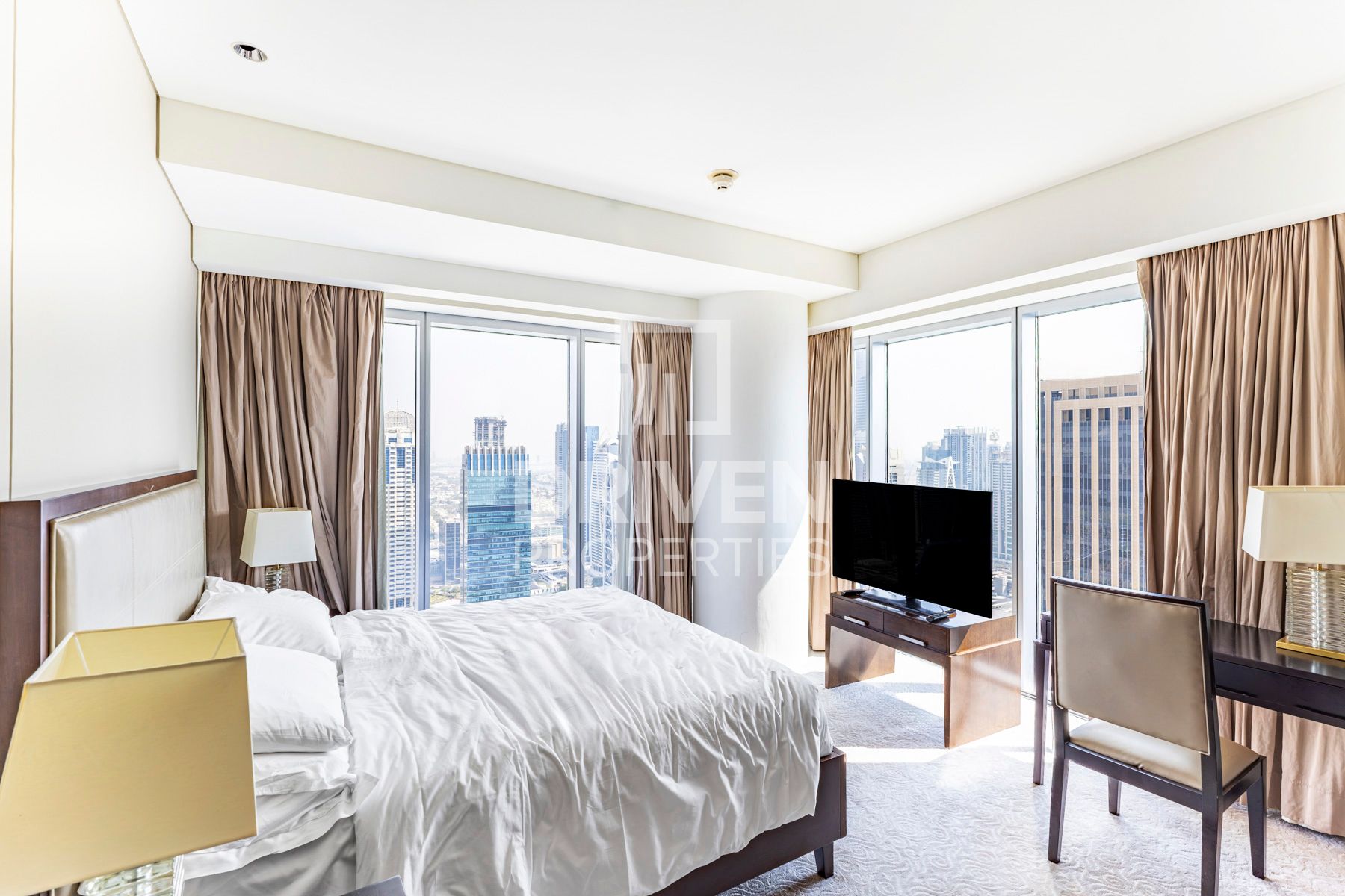 Furnished Ready to move in High Floor