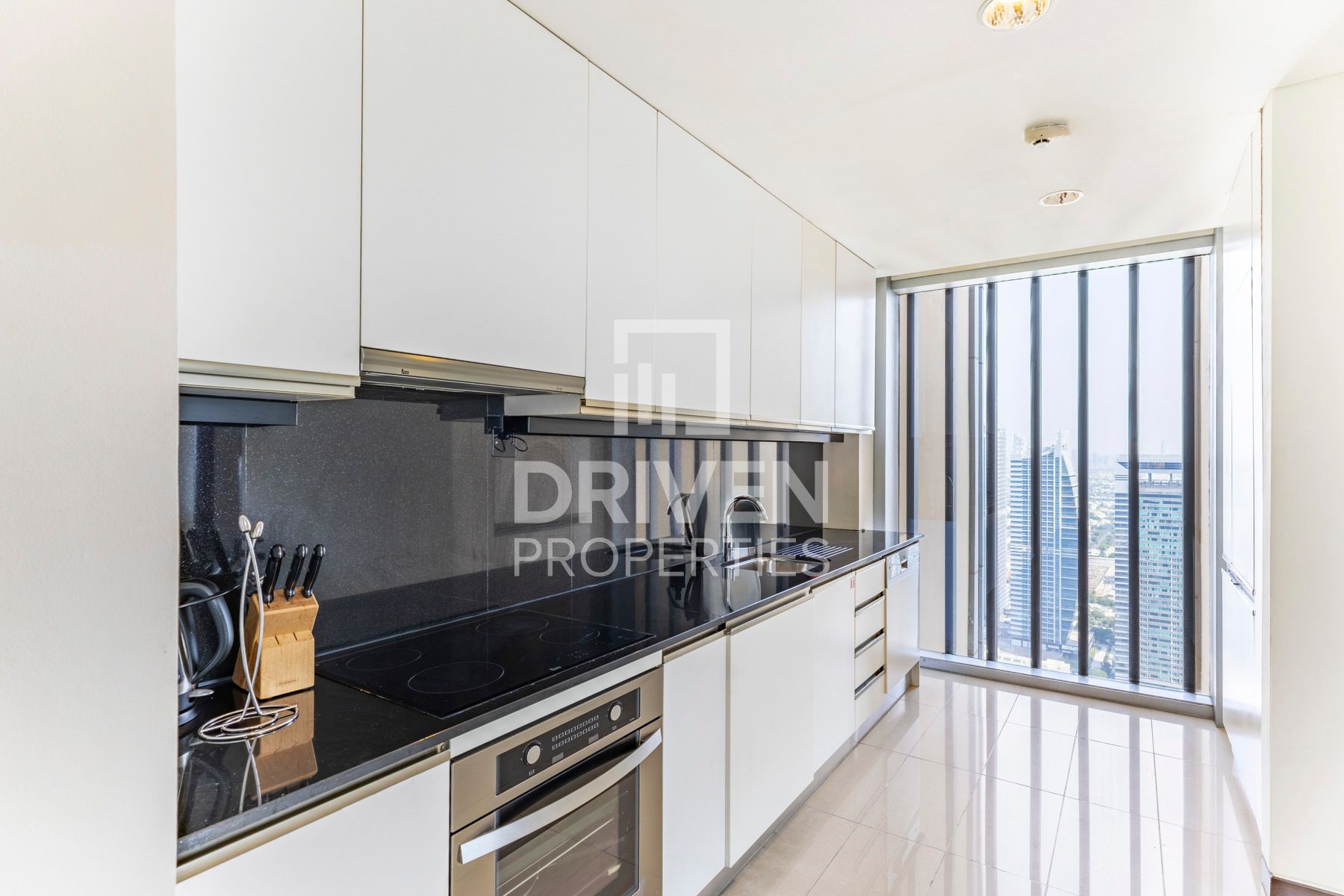 Furnished Ready to move in High Floor