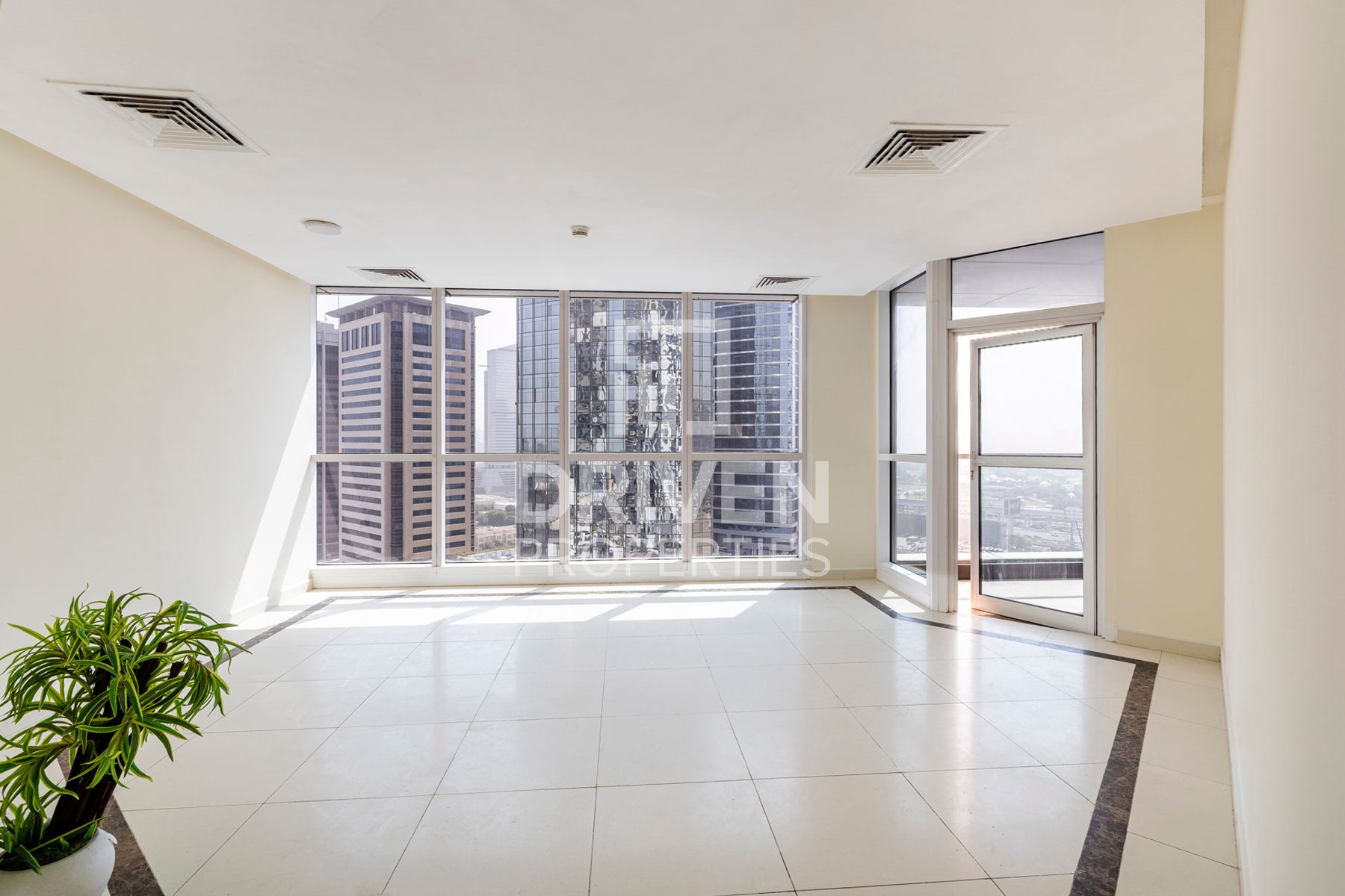 Ready to Move in Spacious Layout Chiller Free