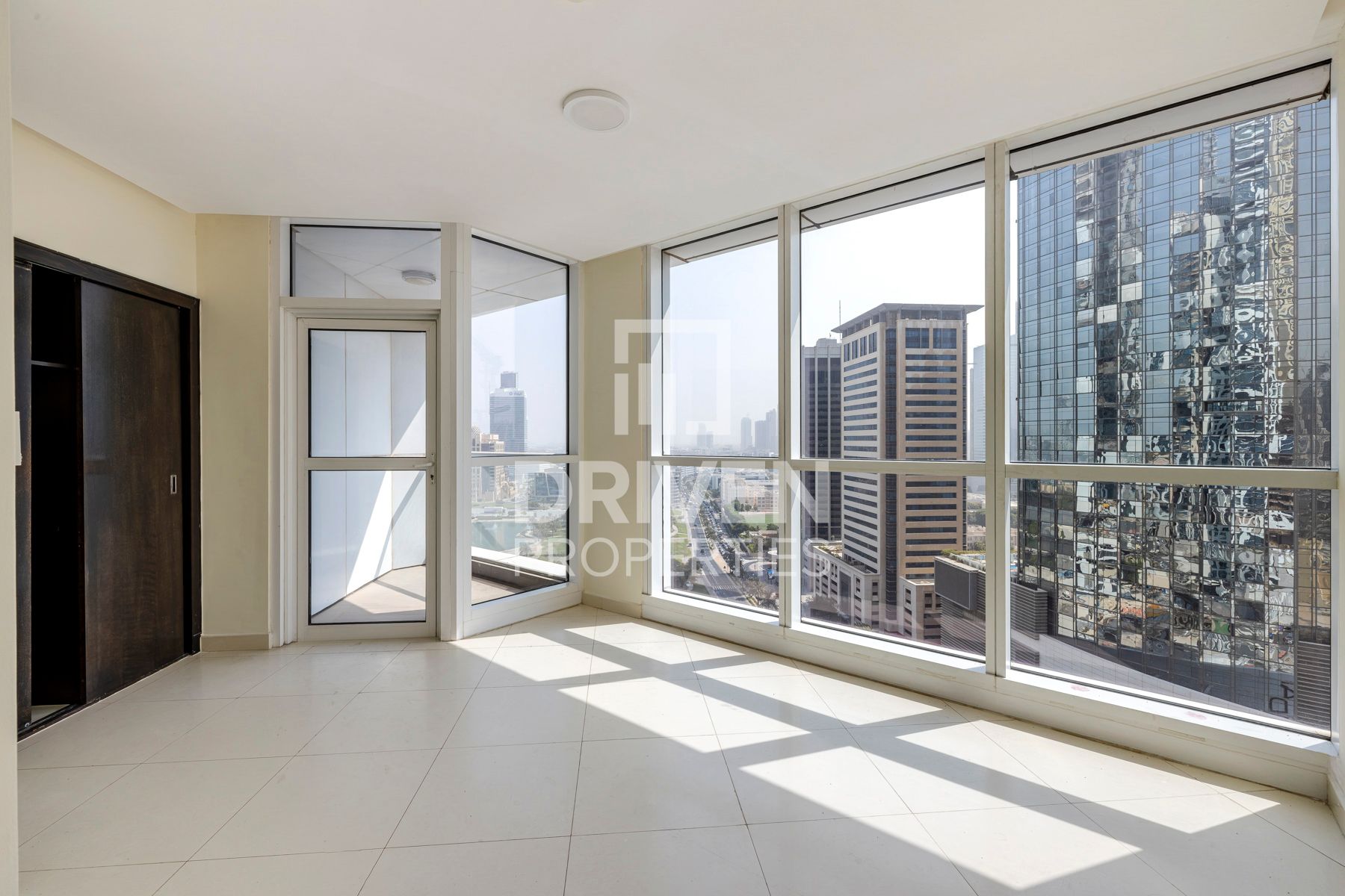 Ready to Move in Spacious Layout Chiller Free