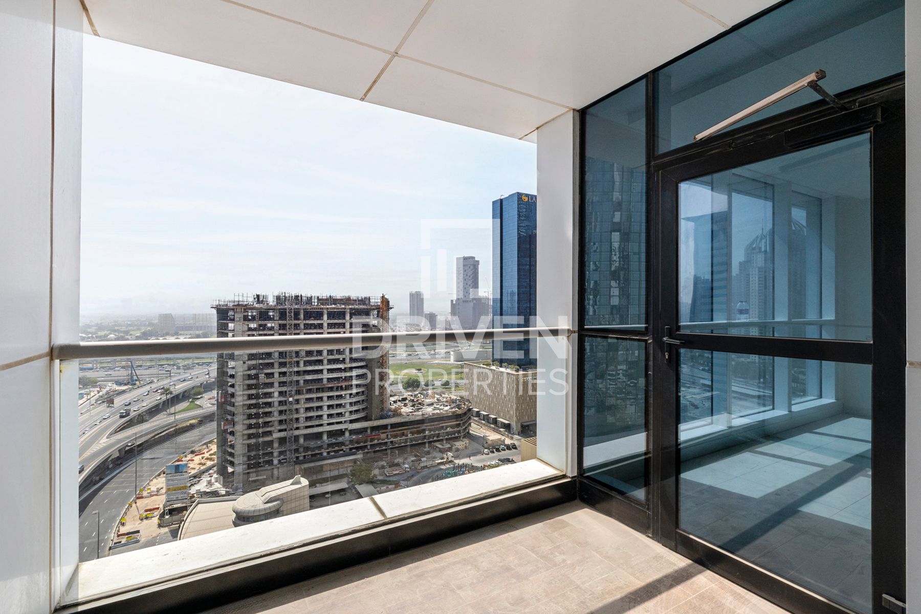 Ready to Move in Spacious Layout Chiller Free