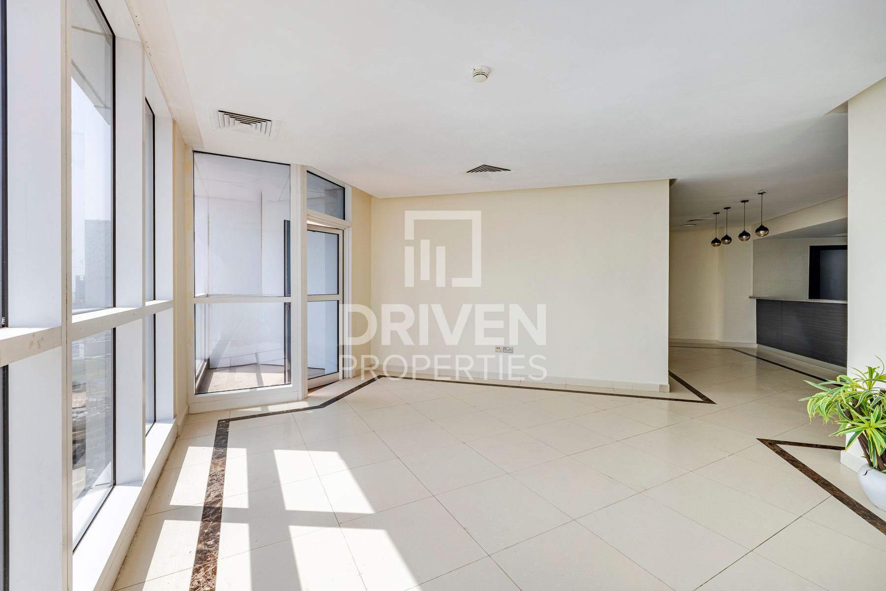 Ready to Move in Spacious Layout Chiller Free