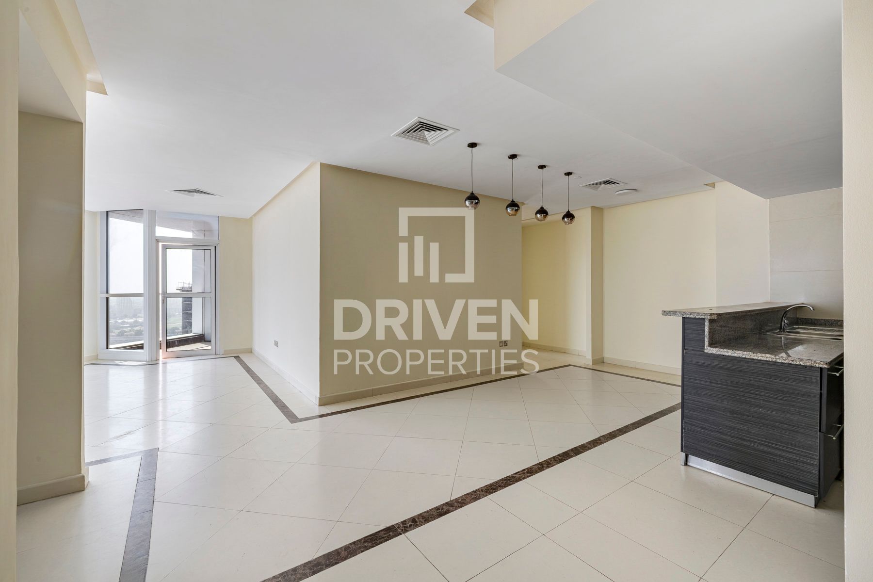 Ready to Move in Spacious Layout Chiller Free