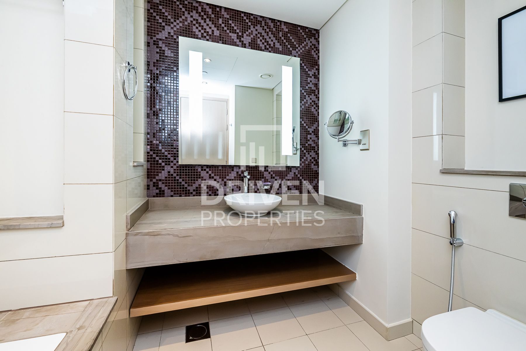 Exquisite Unit Desirable Location Vacant