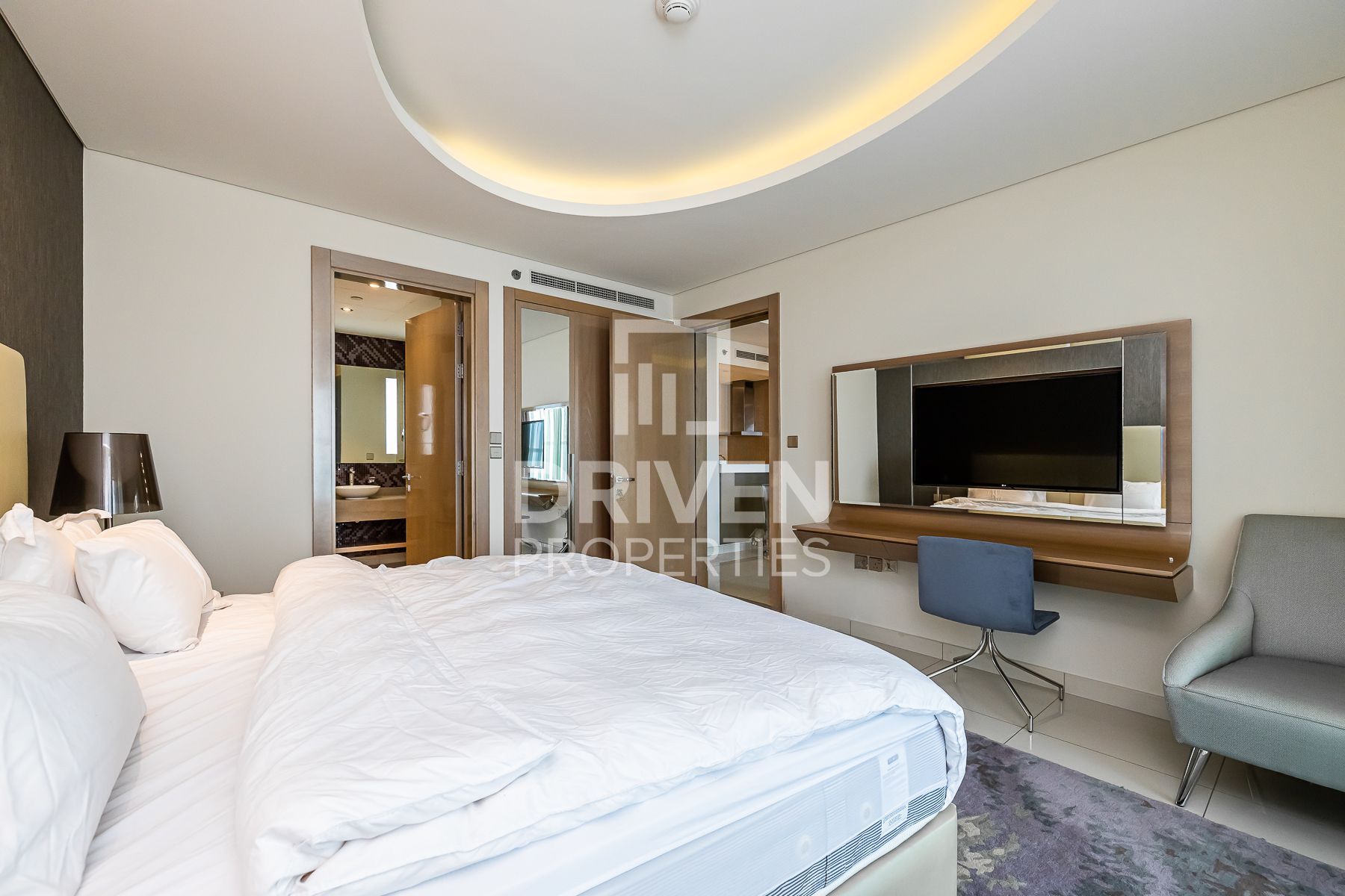 Exquisite Unit Desirable Location Vacant