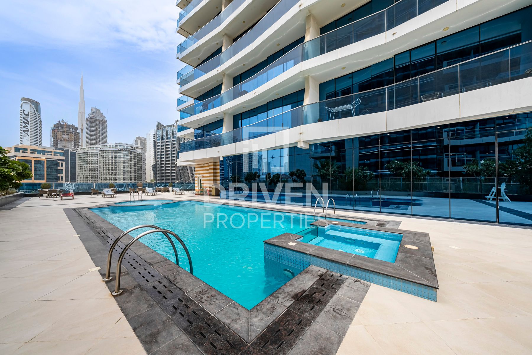 Large and Bright Canal View Ready to Move In