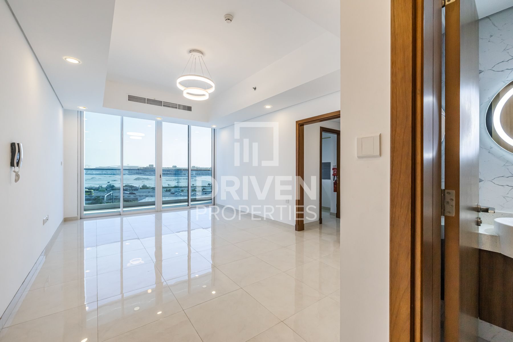 Large and Bright Canal View Ready to Move In