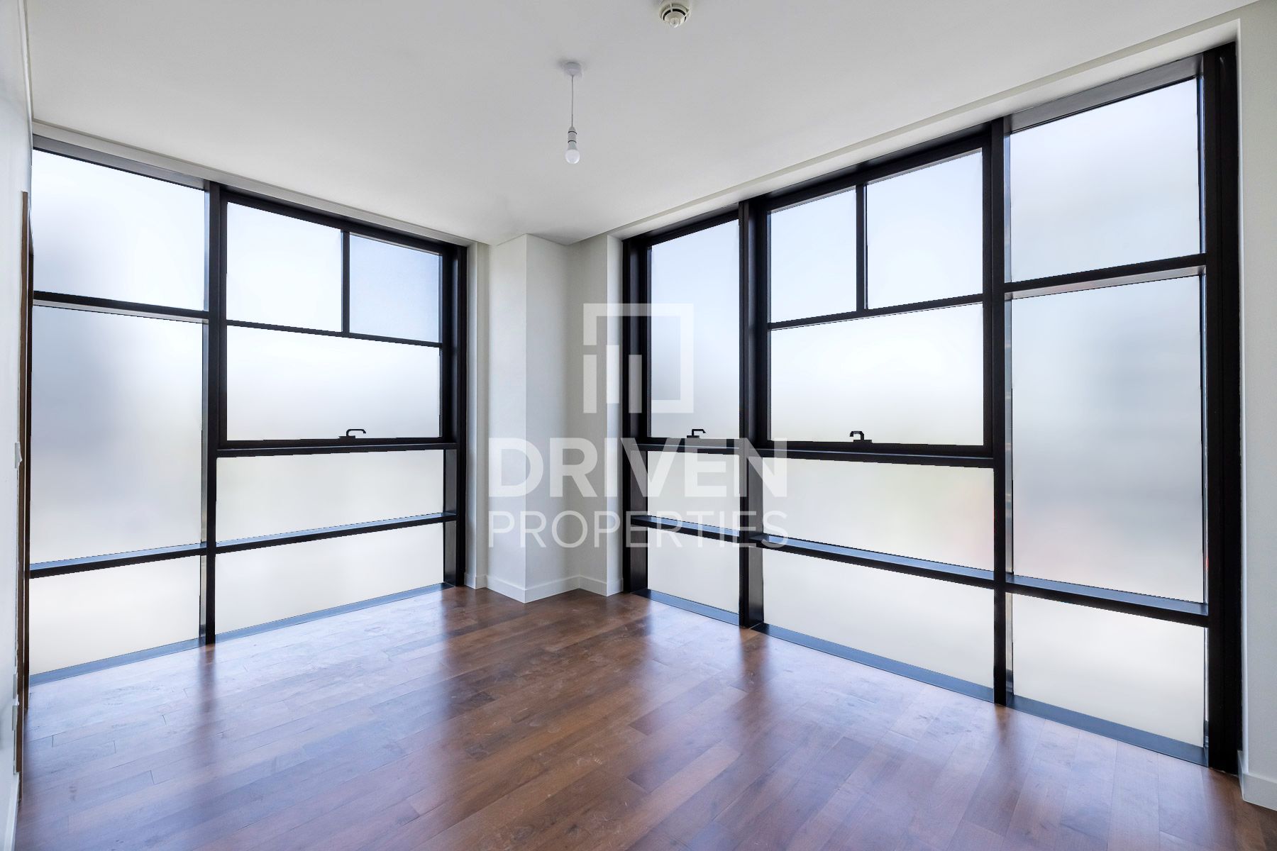 Stunning and Bright Maids Room Boulevard View