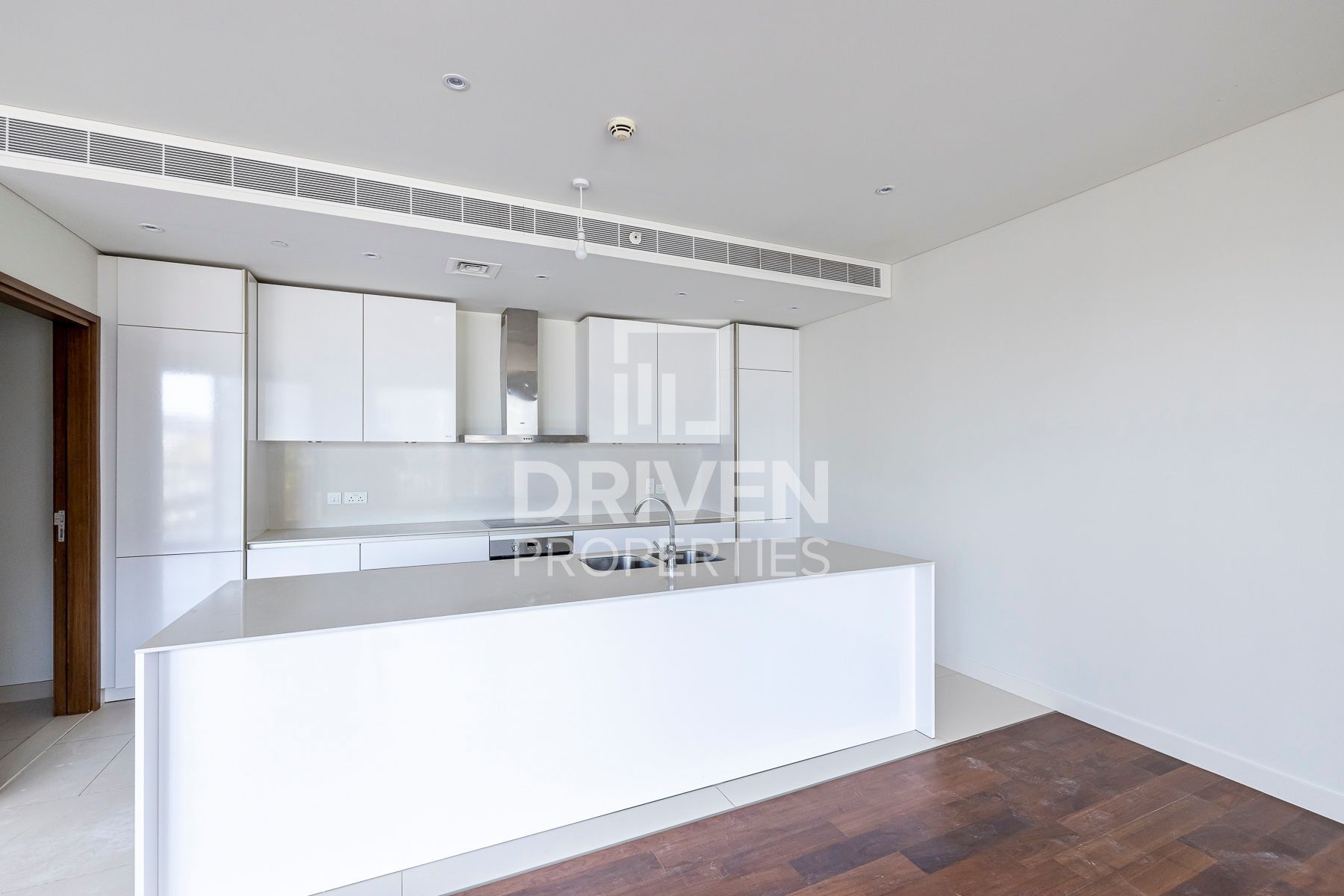 Stunning and Bright Maids Room Boulevard View