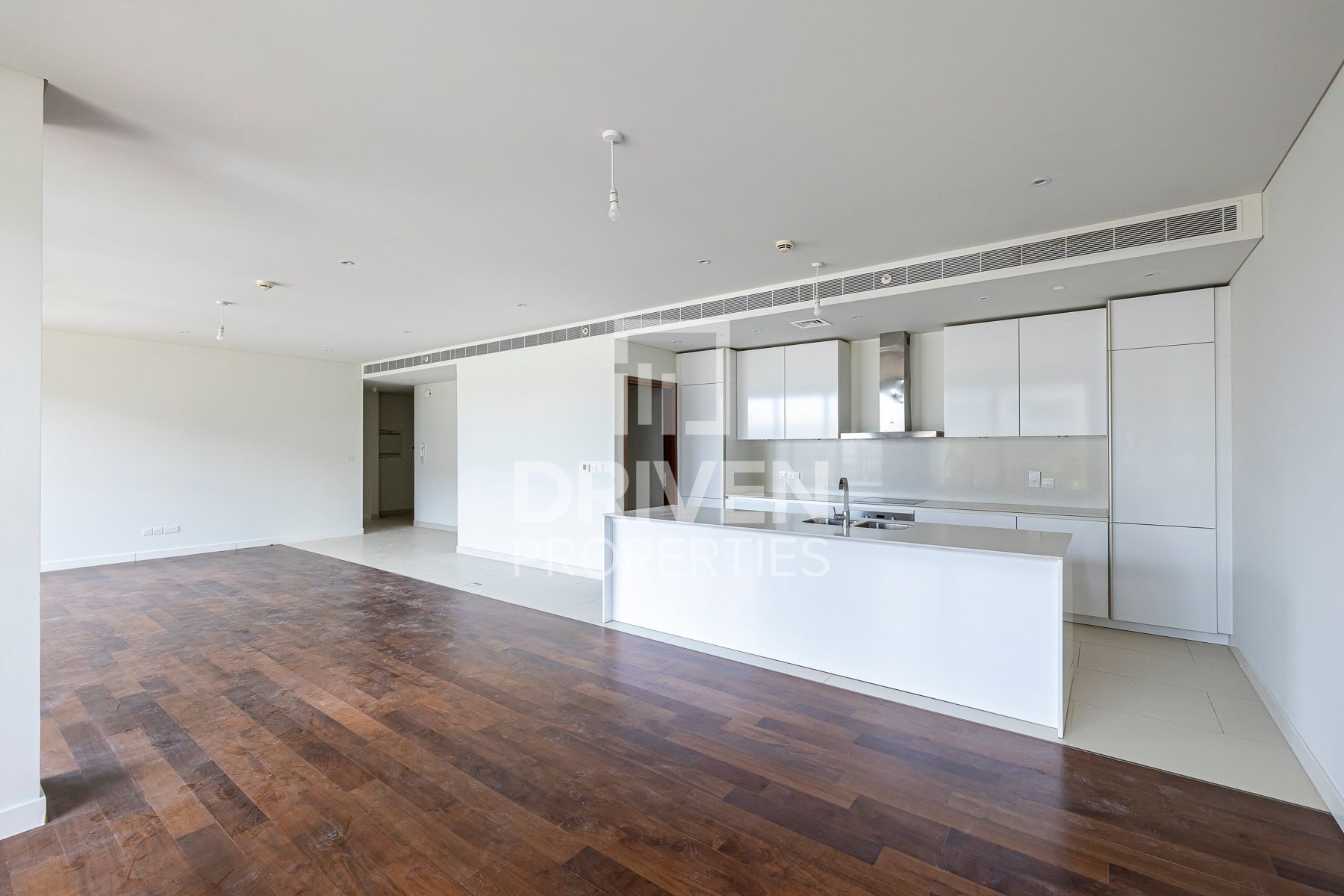 Stunning and Bright Maids Room Boulevard View