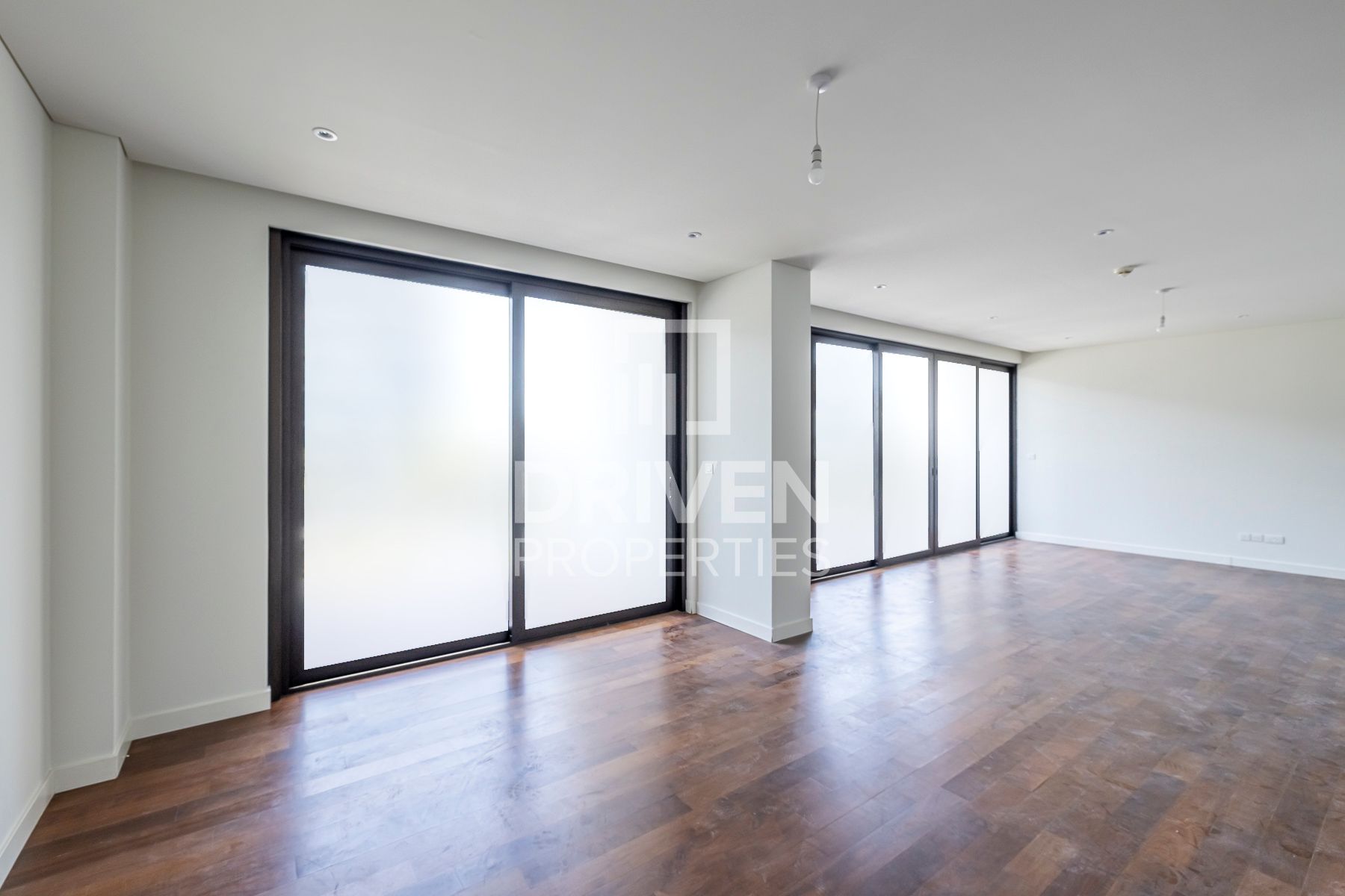 Stunning and Bright Maids Room Boulevard View