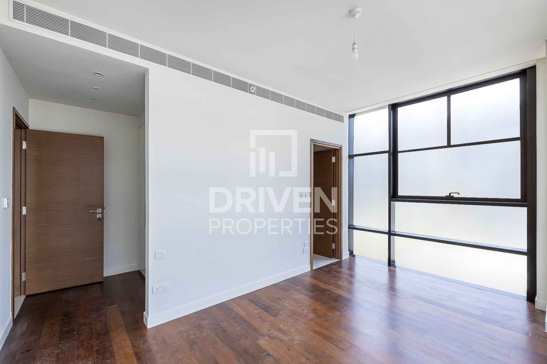 Stunning and Bright Maids Room Boulevard View