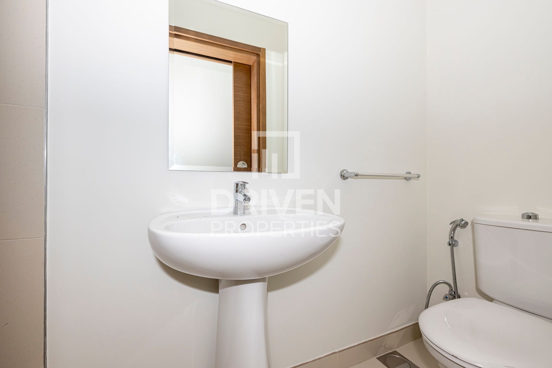 Stunning and Bright Maids Room Boulevard View