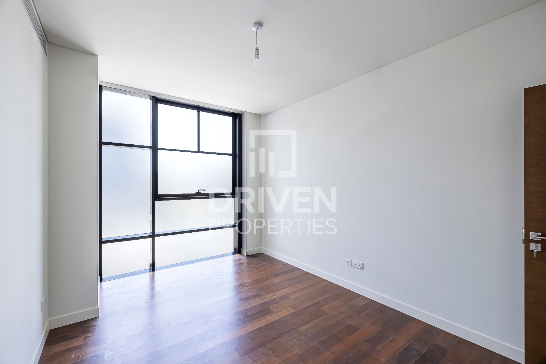 Stunning and Bright Maids Room Boulevard View