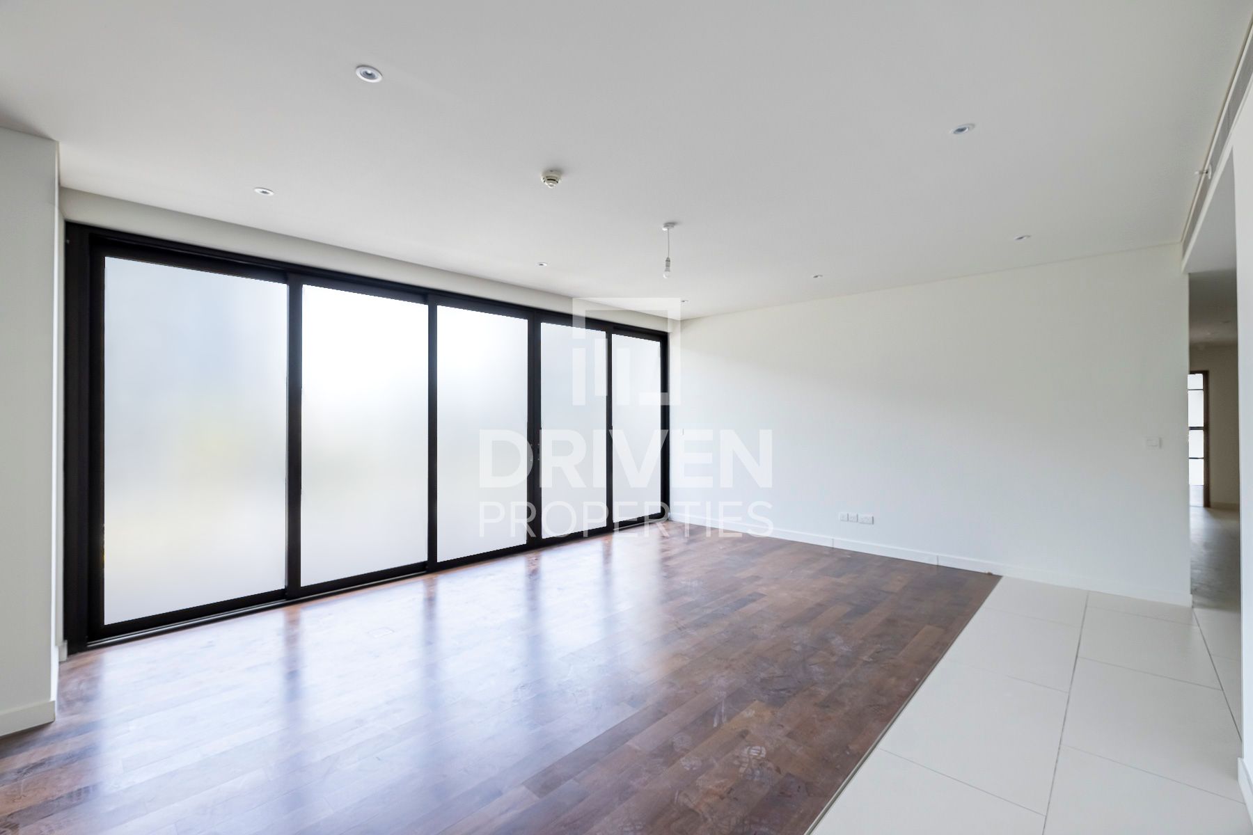 Stunning and Bright Maids Room Boulevard View