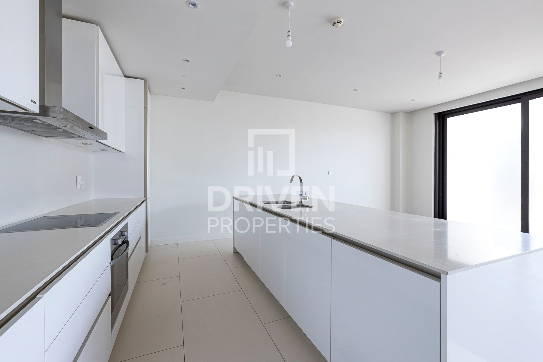 Stunning and Bright Maids Room Boulevard View